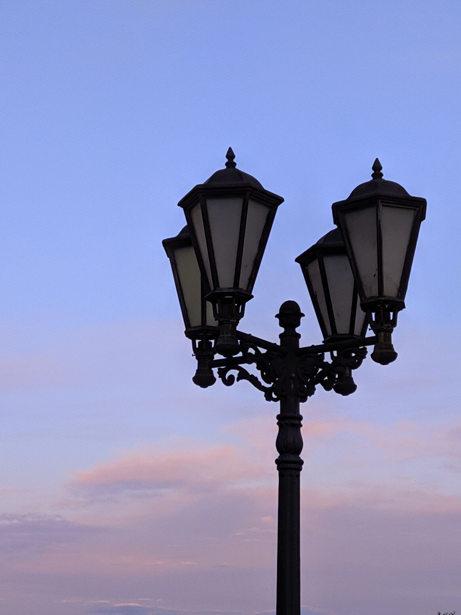 Xiaomi Redmi Note 7 sample photo. Lantern, sky, clouds photography