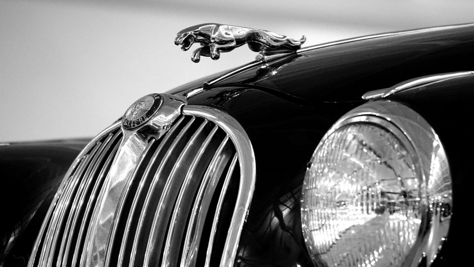 Sony E 55-210mm F4.5-6.3 OSS sample photo. Car, jaguar, classic photography