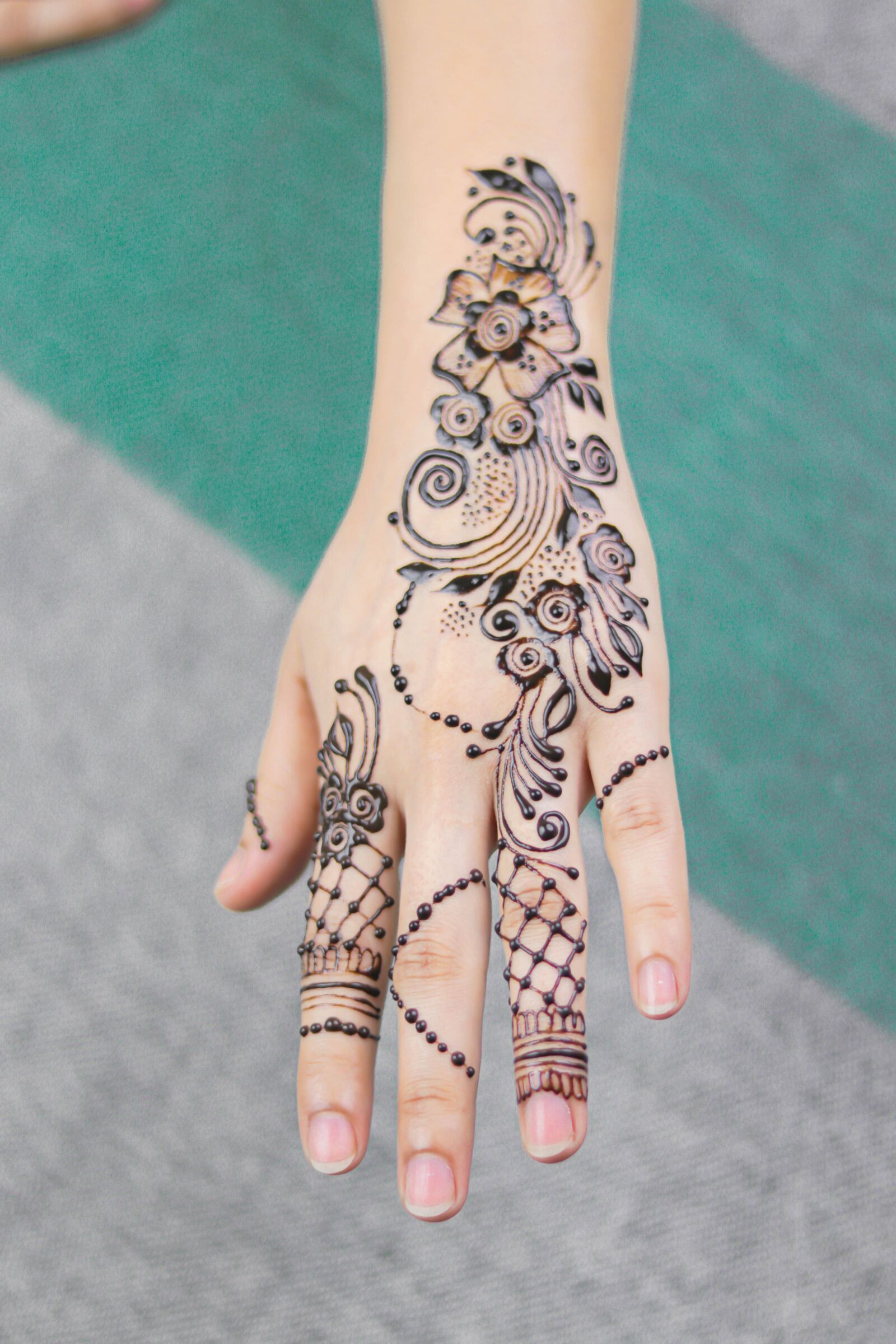 Canon EOS 80D + Canon EF 50mm F1.8 STM sample photo. Indian, tattoo, henna photography