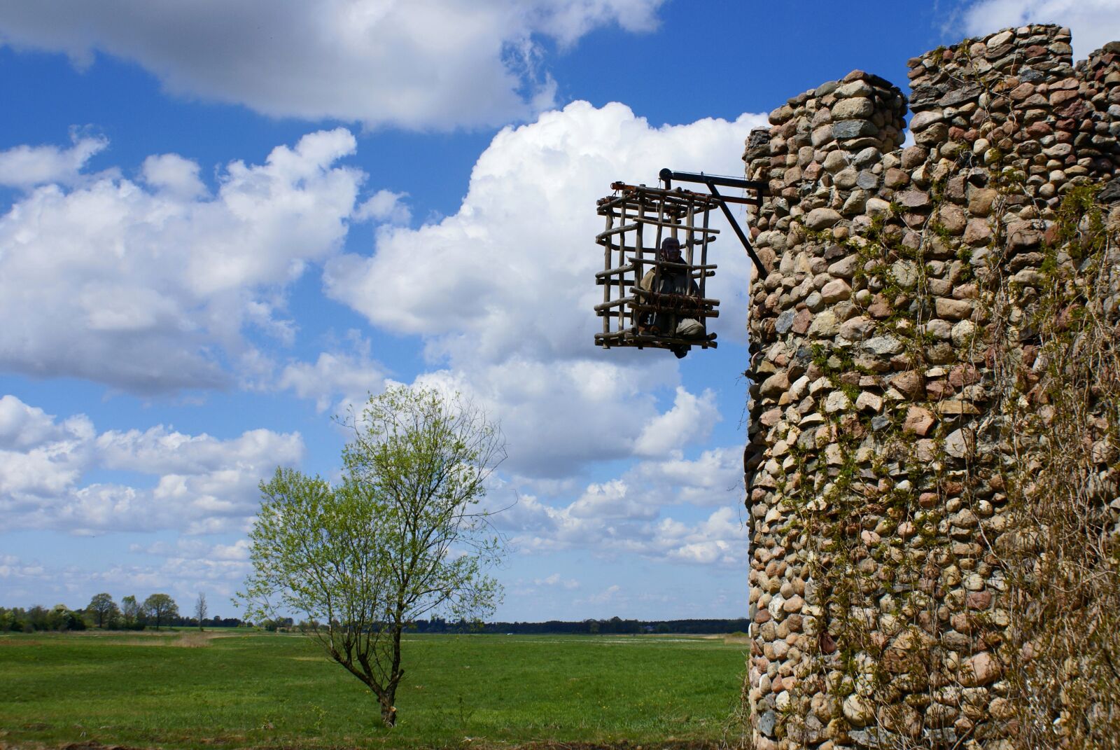 Sony Alpha DSLR-A100 sample photo. Tower, castle, prison photography