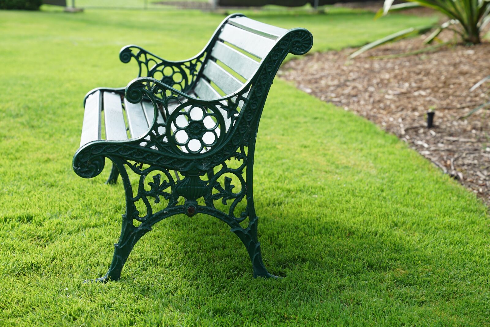 Sony a7S + Sony FE 24-70mm F2.8 GM sample photo. Garden seat, antique, metal photography