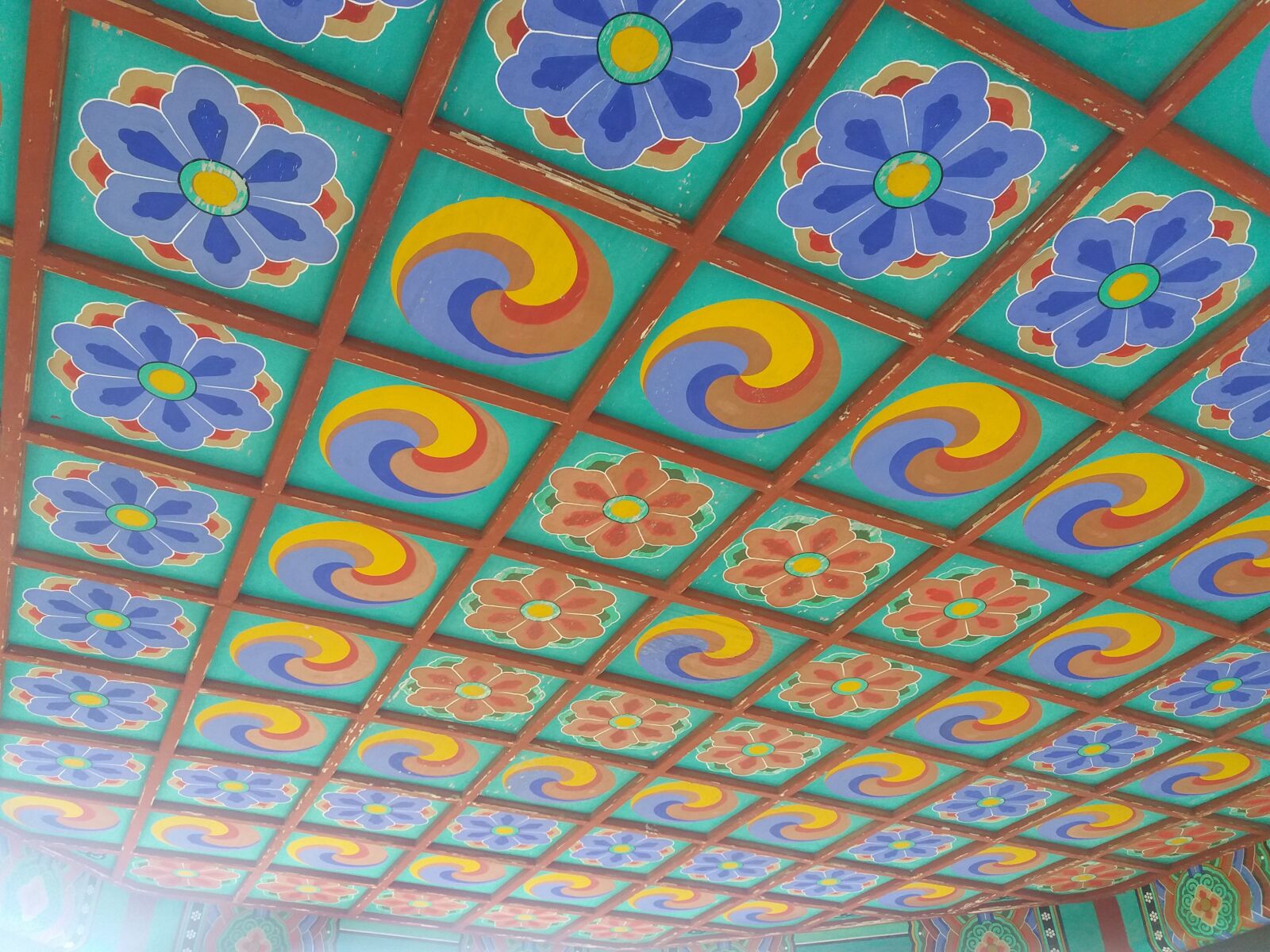 Samsung Galaxy J5(2016) sample photo. Glyph, tai, ceiling photography