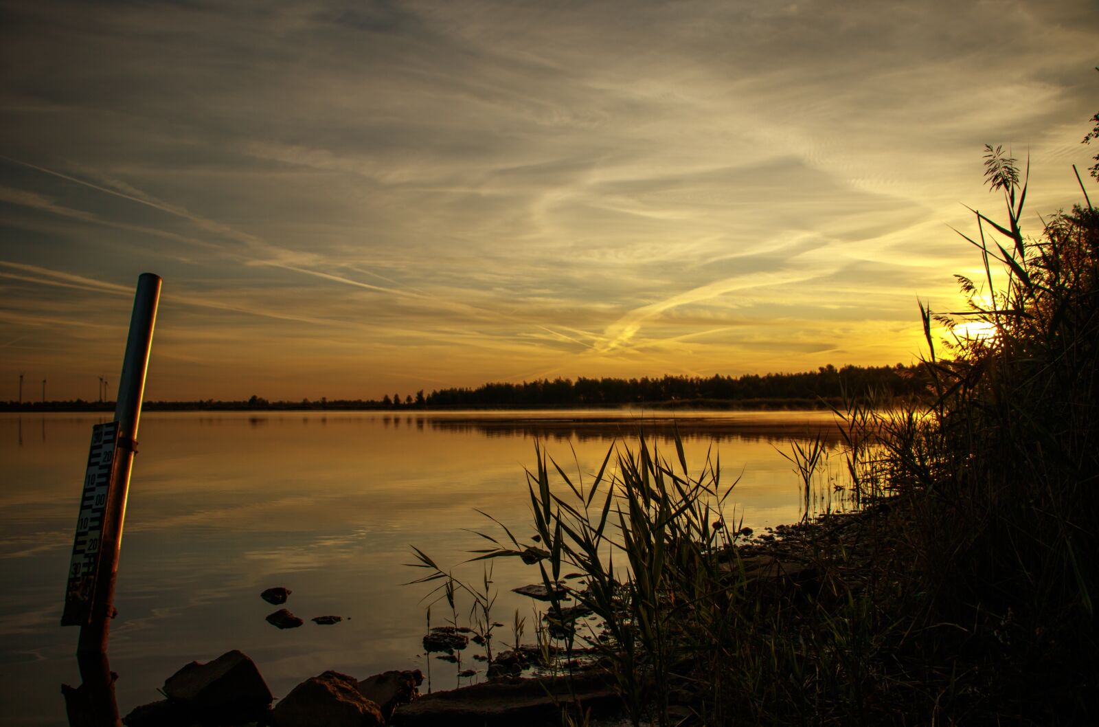 Canon EF-S 18-135mm F3.5-5.6 IS USM sample photo. Sunrise, lake, bank photography
