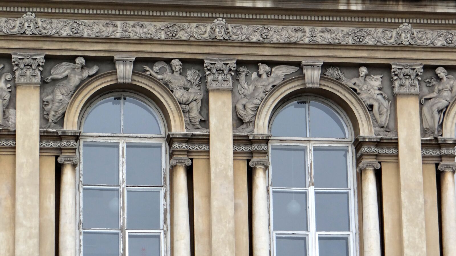 Sony DSC-HX200V sample photo. Relief, architecture, warsaw photography
