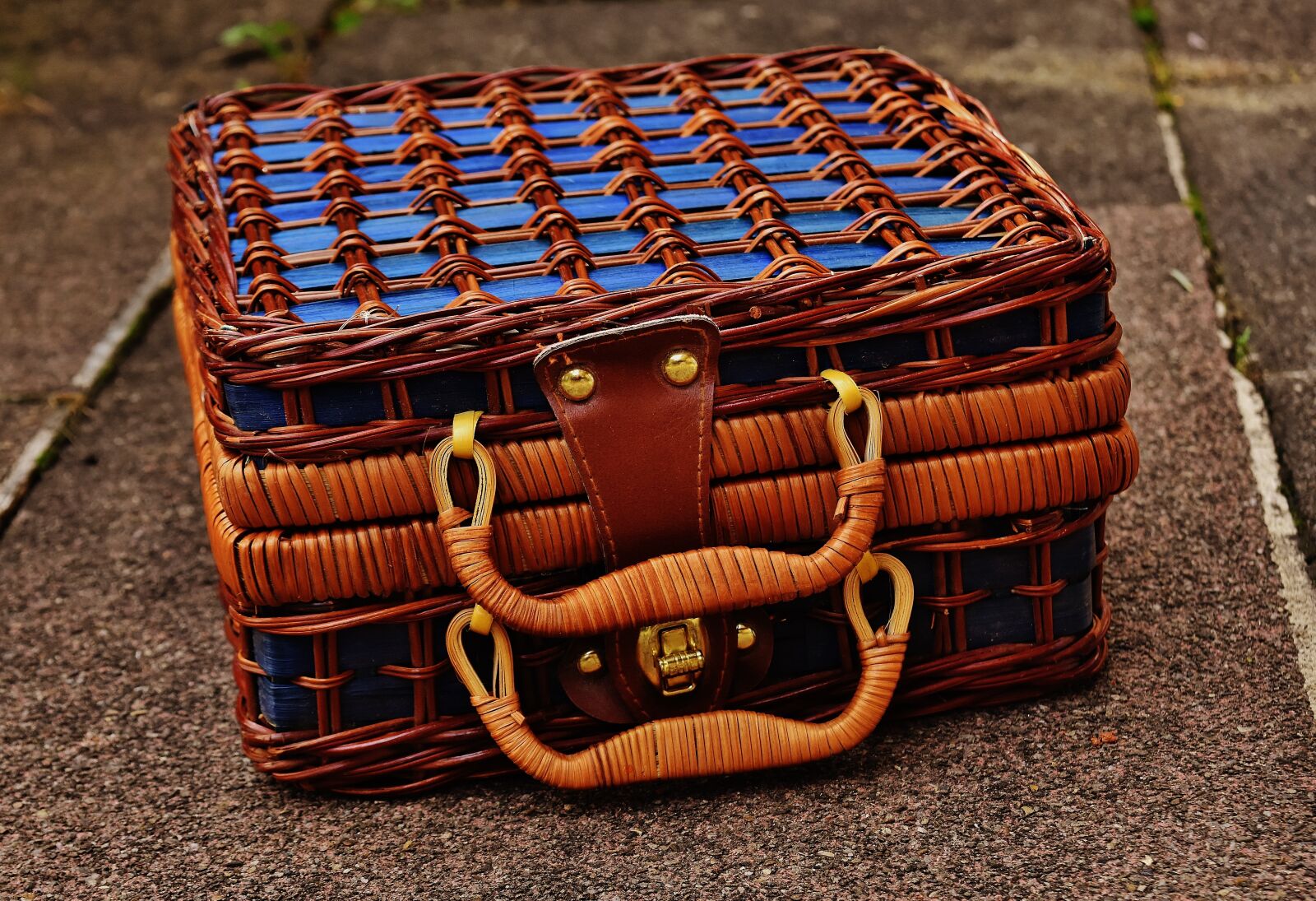 Nikon D7200 sample photo. Basket, luggage, small photography