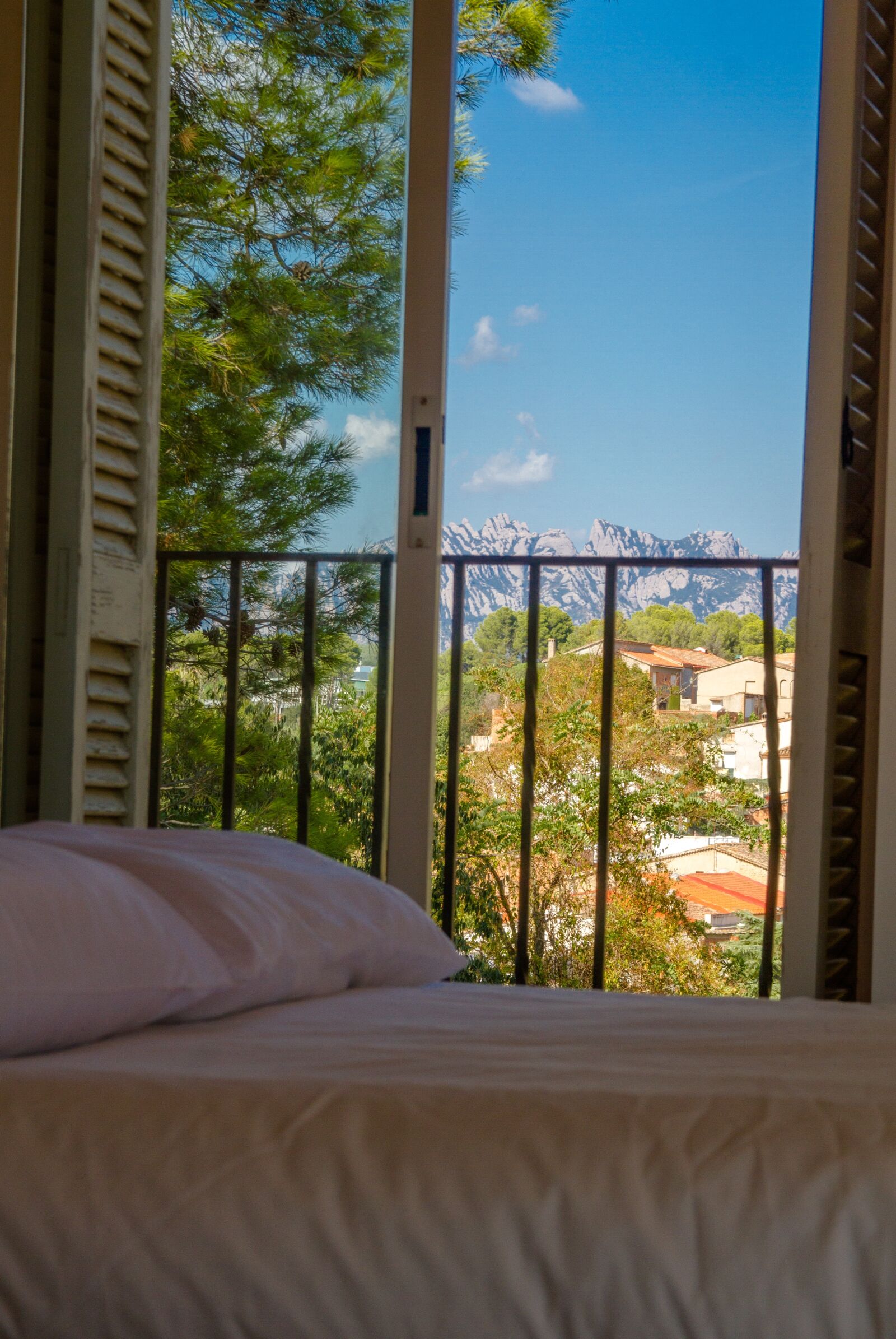 Canon EOS 7D sample photo. Hotel, bed, room photography