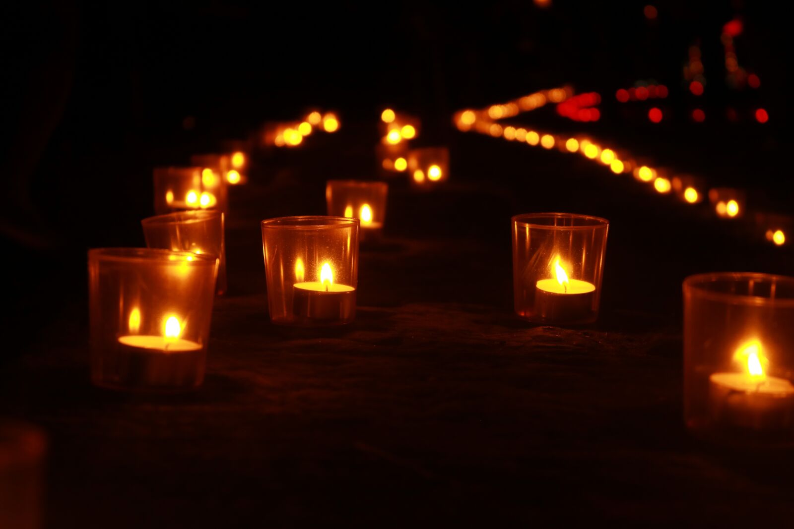 Canon EOS 750D (EOS Rebel T6i / EOS Kiss X8i) sample photo. Candlelight, festival, light photography