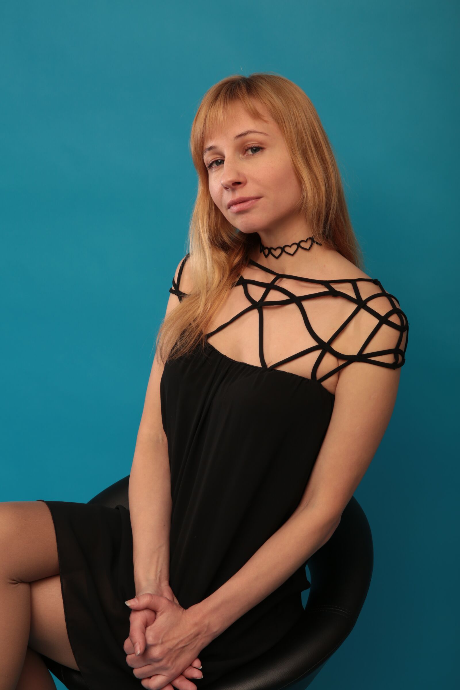 Canon EF 24-70mm F2.8L II USM sample photo. Portrait, girl, posture photography