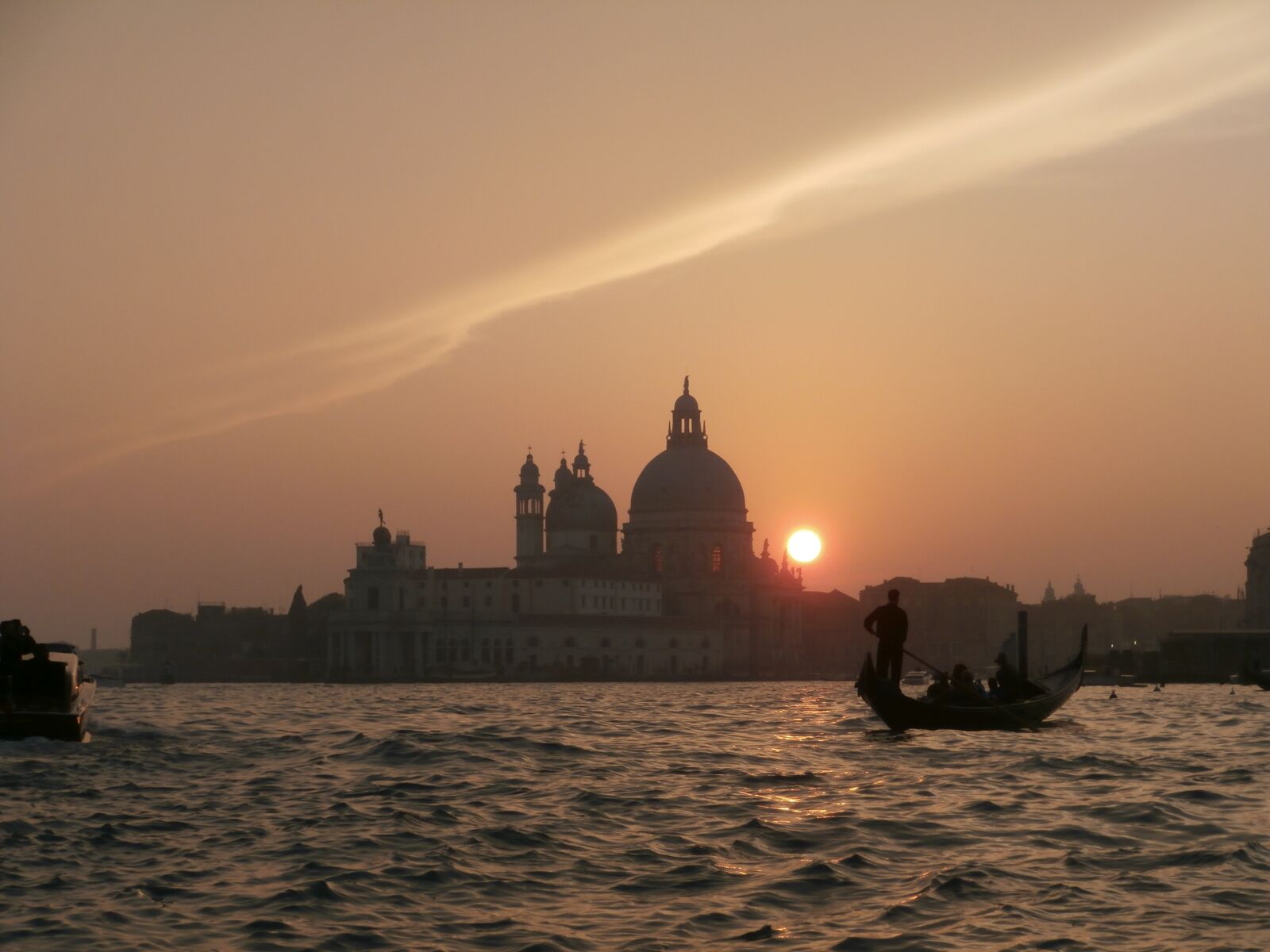 Olympus VR360,D760 sample photo. Venice, sunset, gondola photography