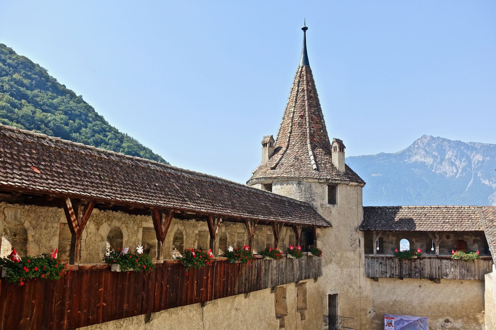 Sony Cyber-shot DSC-RX100 III sample photo. Castle, battlement, fortification photography
