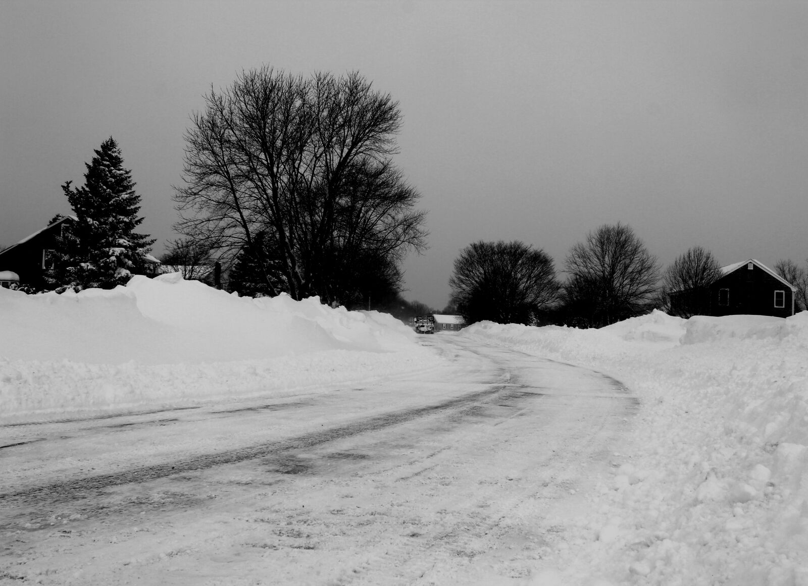 Canon EOS 550D (EOS Rebel T2i / EOS Kiss X4) sample photo. Road, winter, snow photography