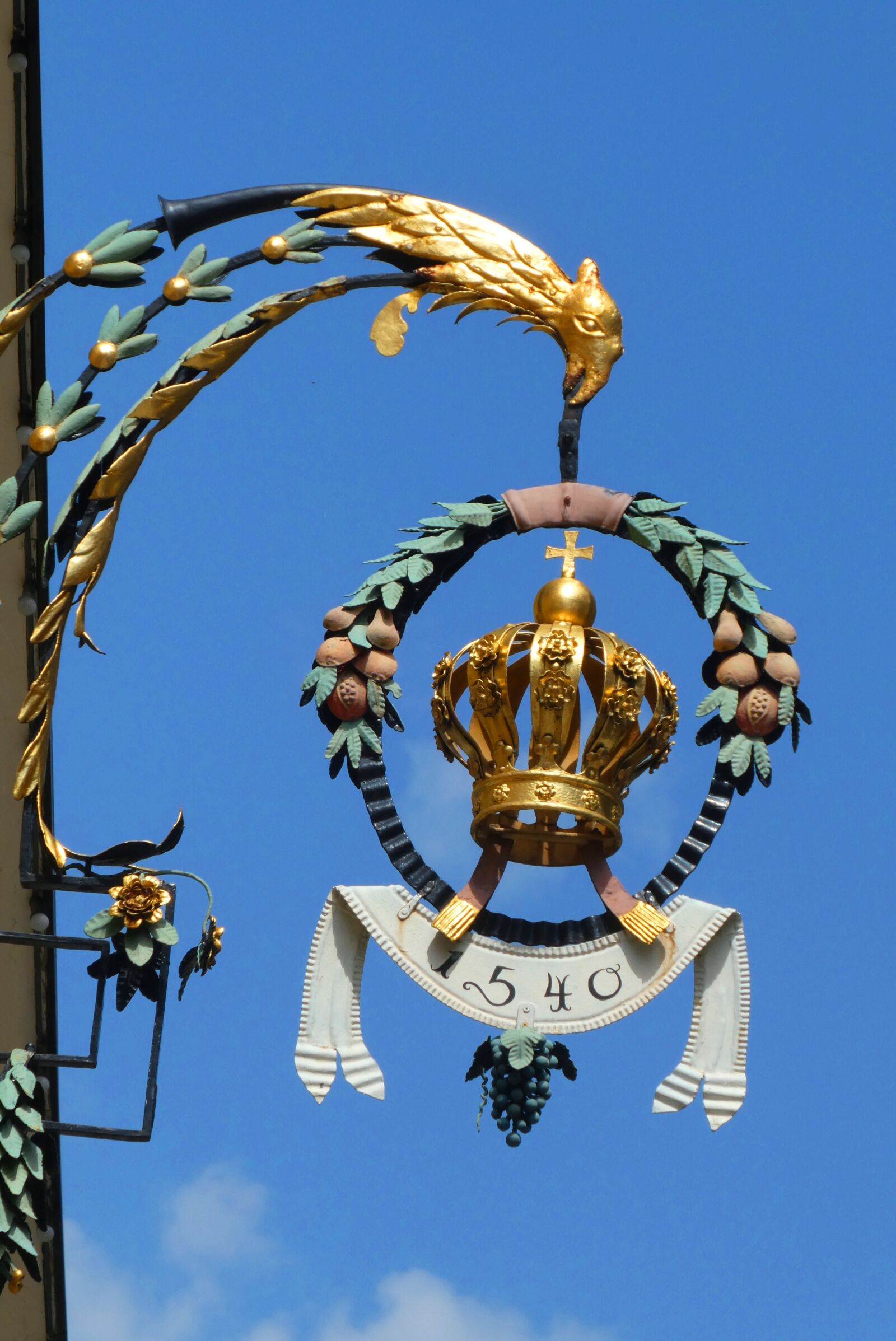 Panasonic Lumix DC-ZS70 (Lumix DC-TZ90) sample photo. Shield, building, crown photography