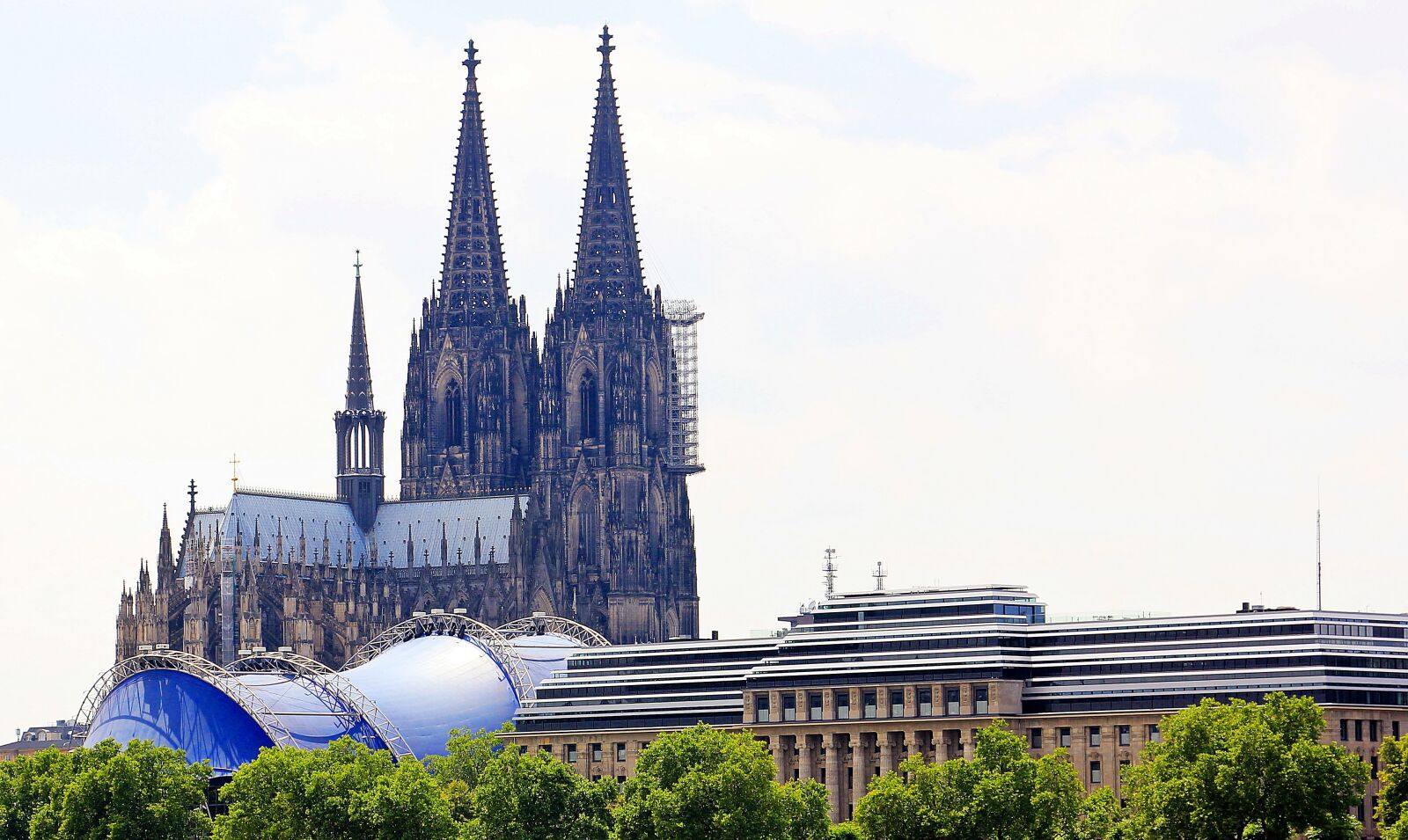 Canon EOS 550D (EOS Rebel T2i / EOS Kiss X4) sample photo. Cologne cathedral, musical dome photography