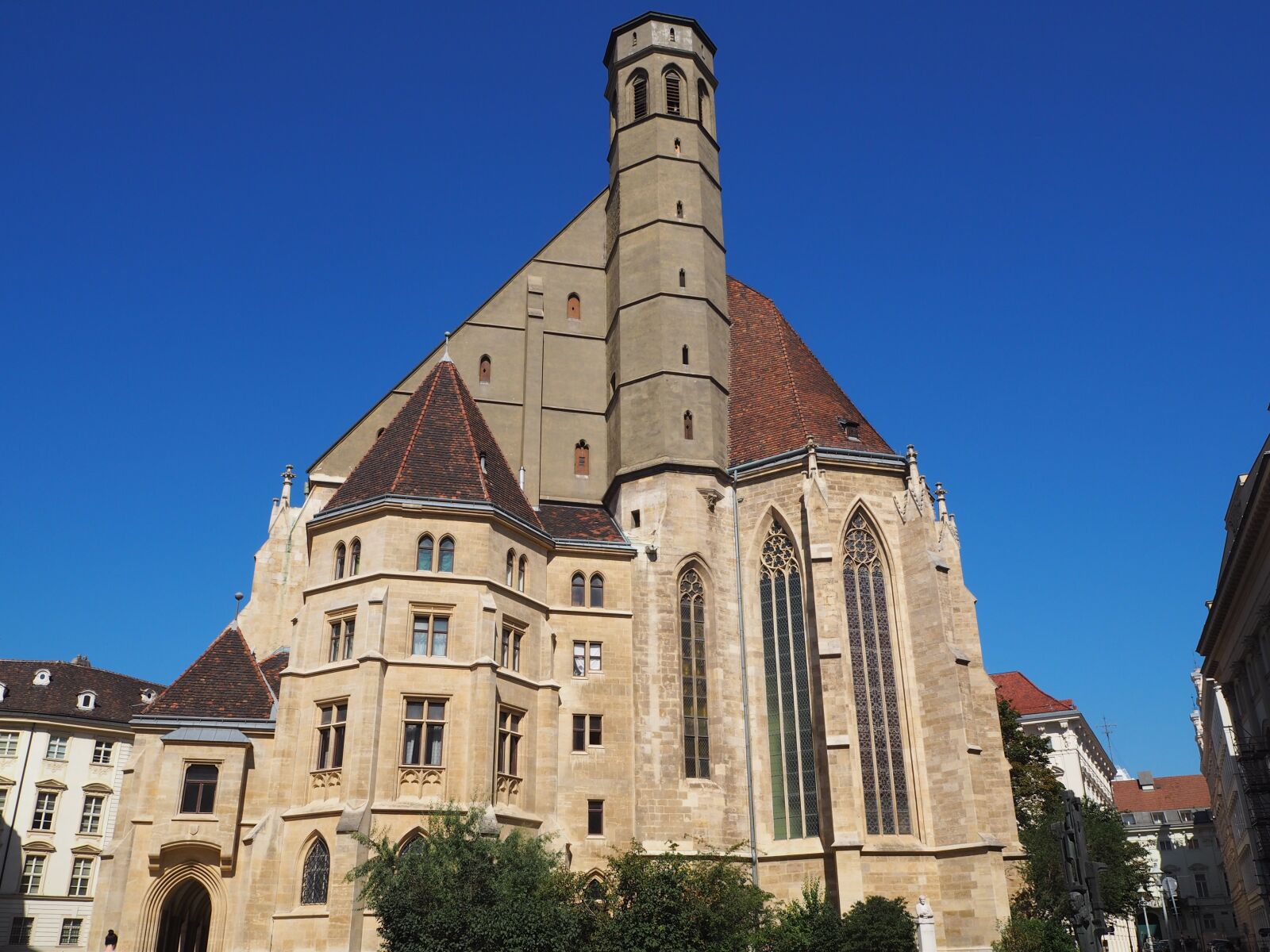 Olympus PEN E-PL7 sample photo. City, church, architecture photography