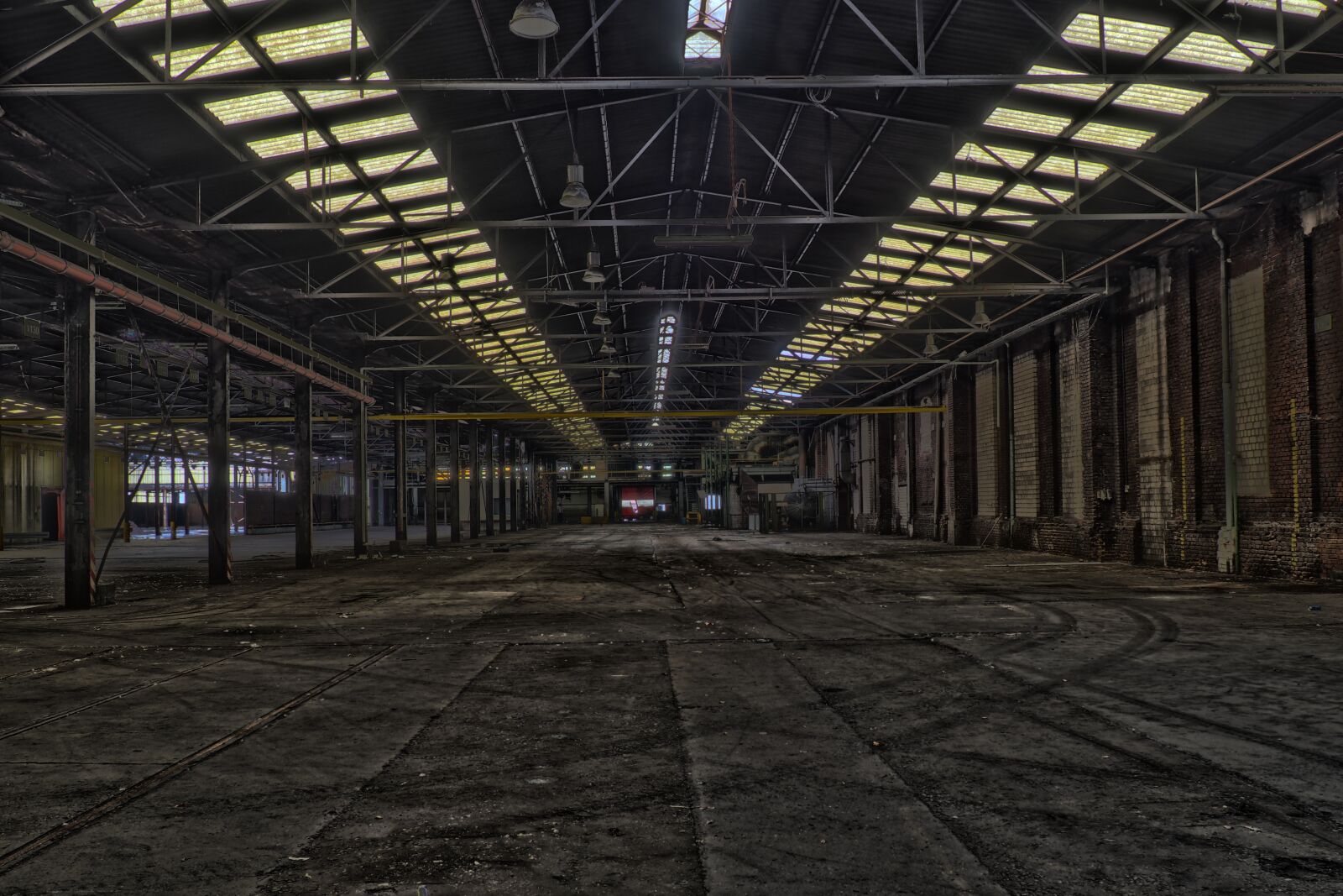 Olympus OM-D E-M10 sample photo. Lost places, factory, hall photography