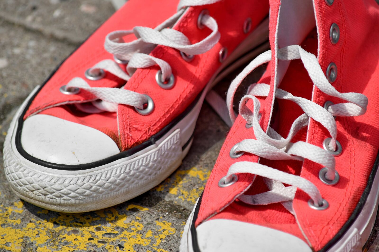 Nikon D5500 sample photo. Asphalt, pinkish, shoelace, sneakers photography