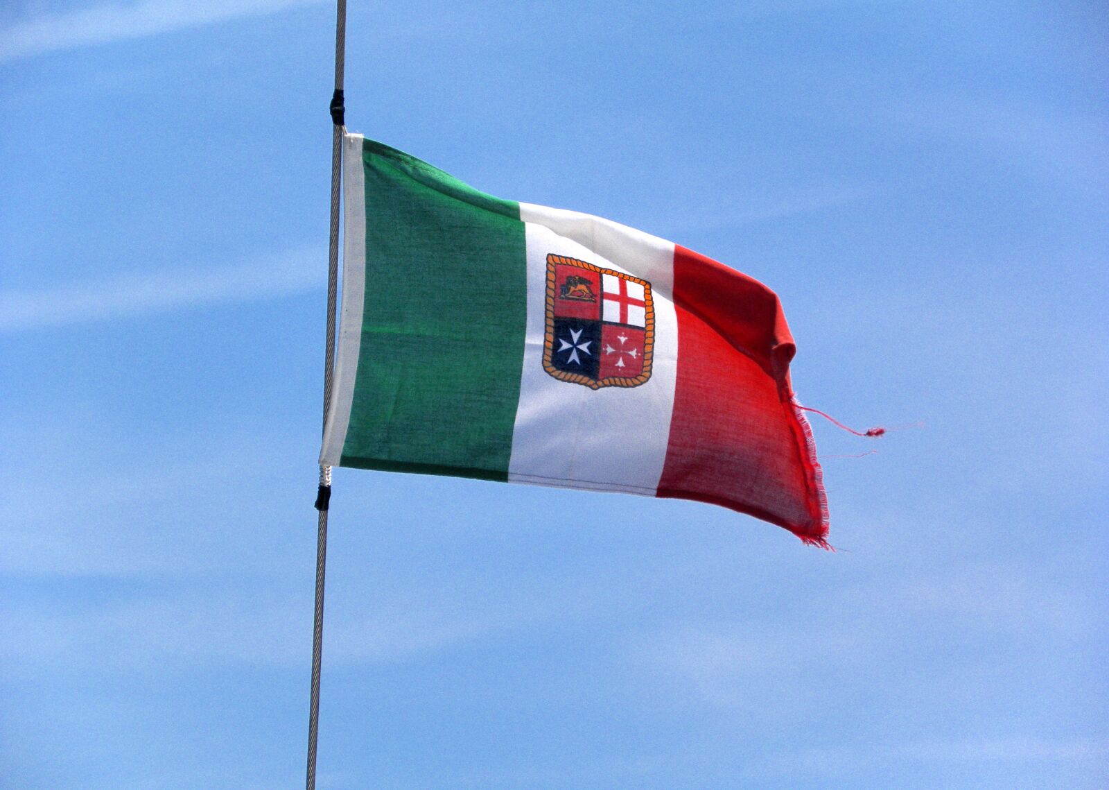 Samsung WB5500 / VLUU WB5500 /  HZ50W sample photo. Italy, flag, nautica photography