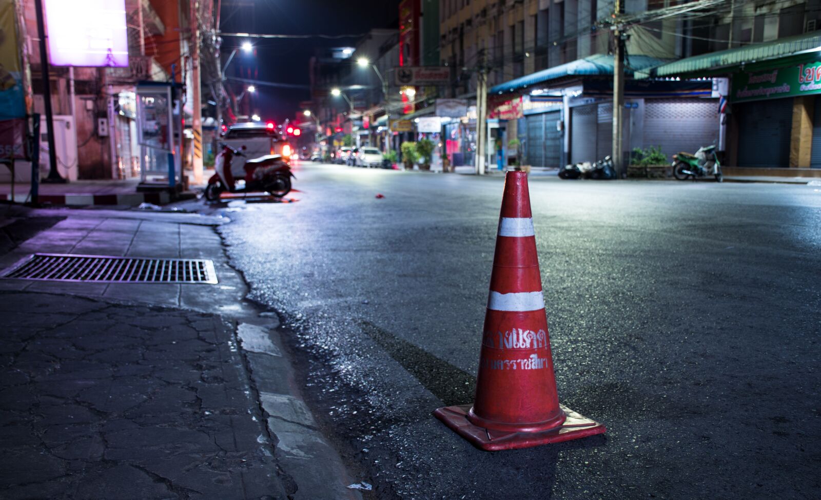 Nikon D5500 sample photo. Street, loneliness, solitude photography
