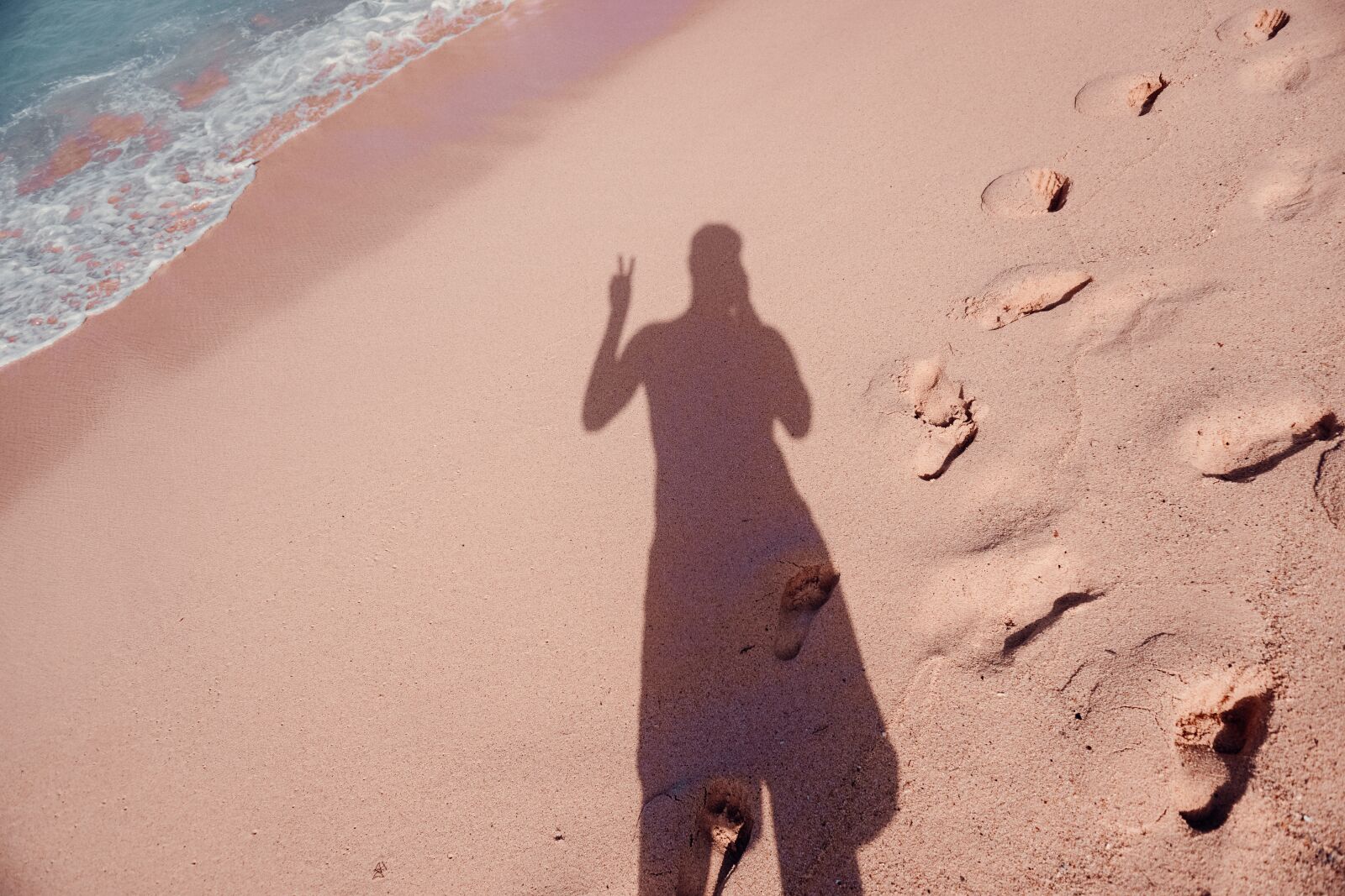 Sony E 18-50mm F4-5.6 sample photo. Beach, shadow, vacations photography