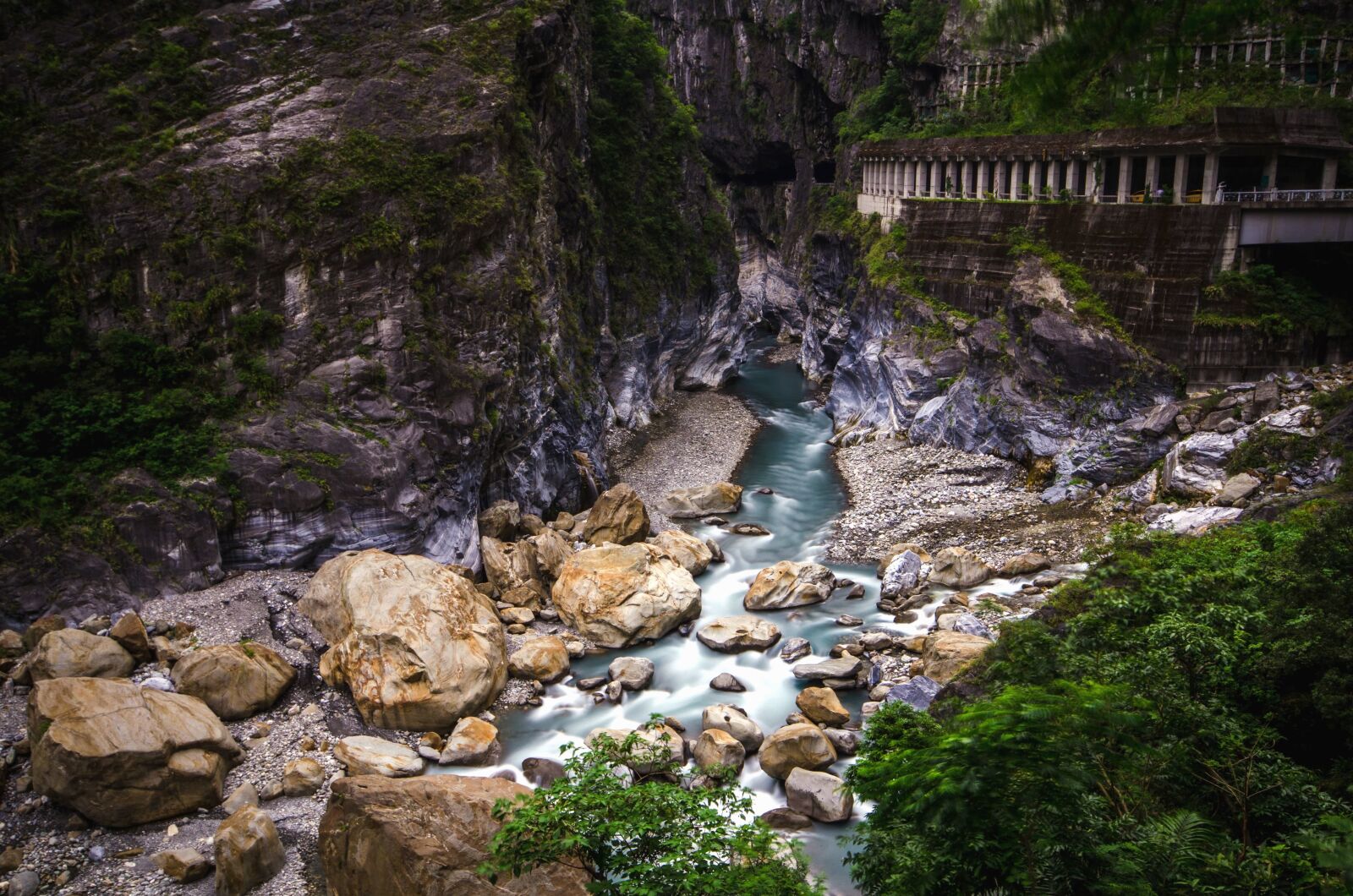 Nikon D7000 sample photo. Stone, wall, cliff, river photography