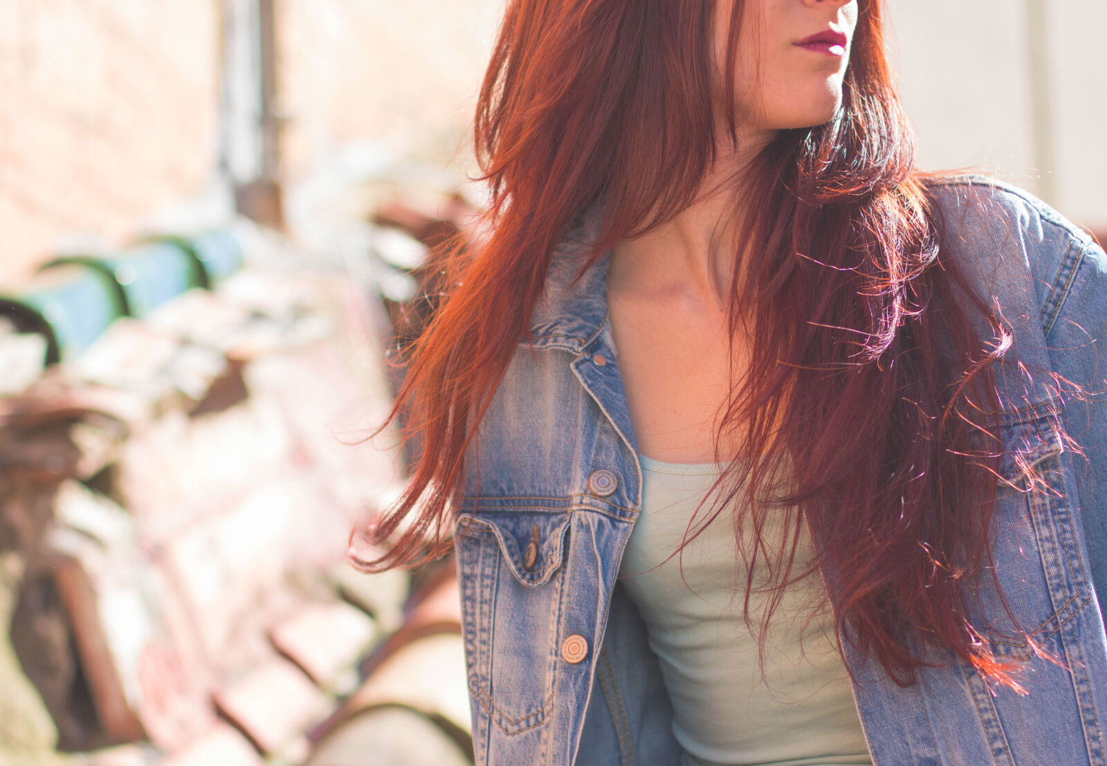 Canon EOS 600D (Rebel EOS T3i / EOS Kiss X5) + Canon EF 50mm F1.4 USM sample photo. Girl, vintage, lipstick, hair photography