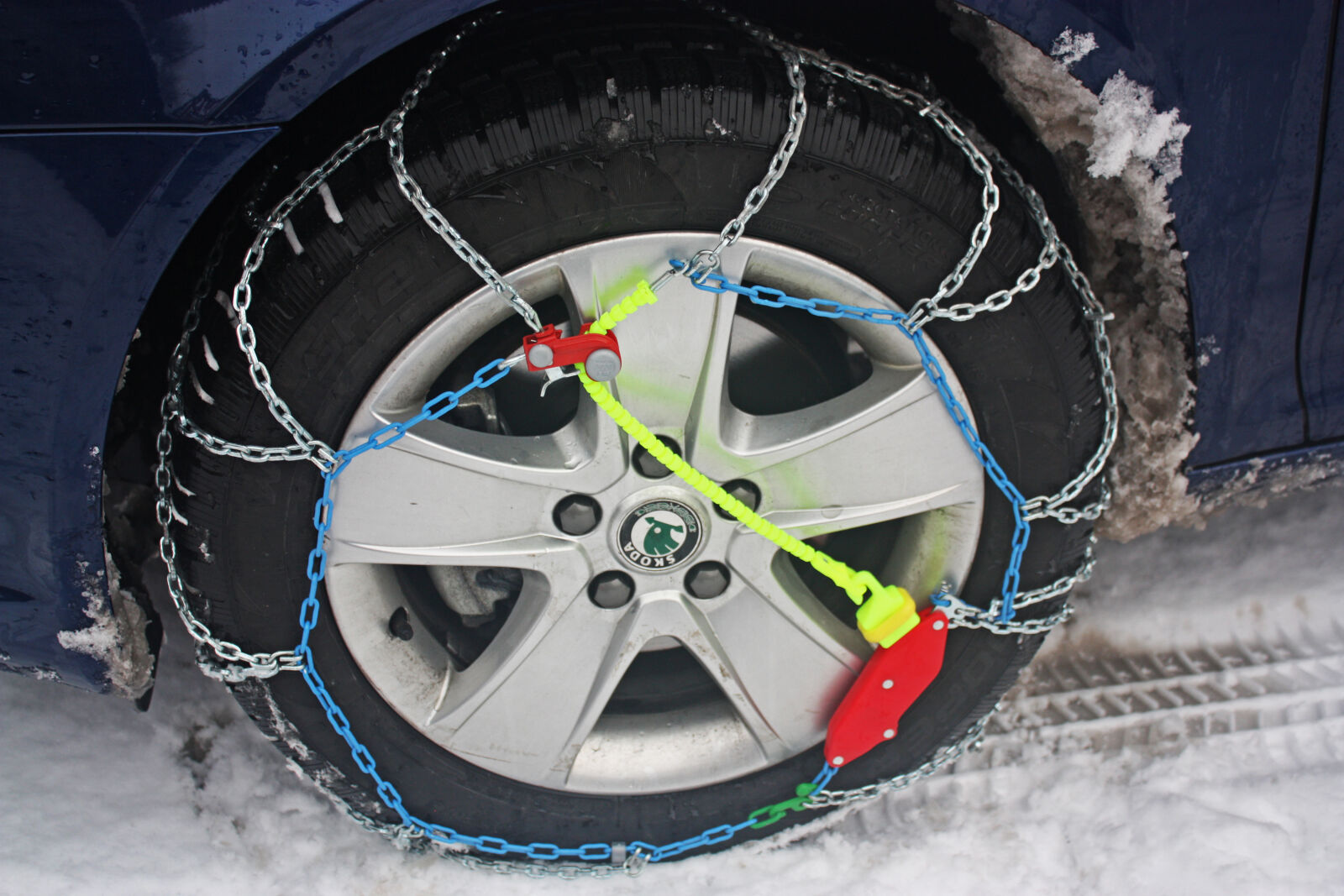 Canon EOS 450D (EOS Rebel XSi / EOS Kiss X2) sample photo. Car, cold, dangerous, drive photography