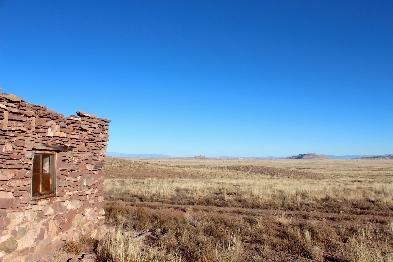 Canon EOS 600D (Rebel EOS T3i / EOS Kiss X5) sample photo. Hut, old, desert photography