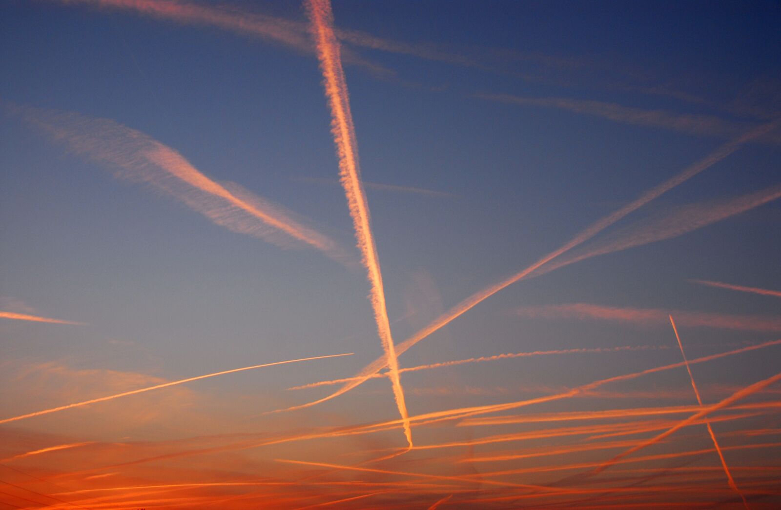 Nikon D200 sample photo. Sky, color, contrail photography