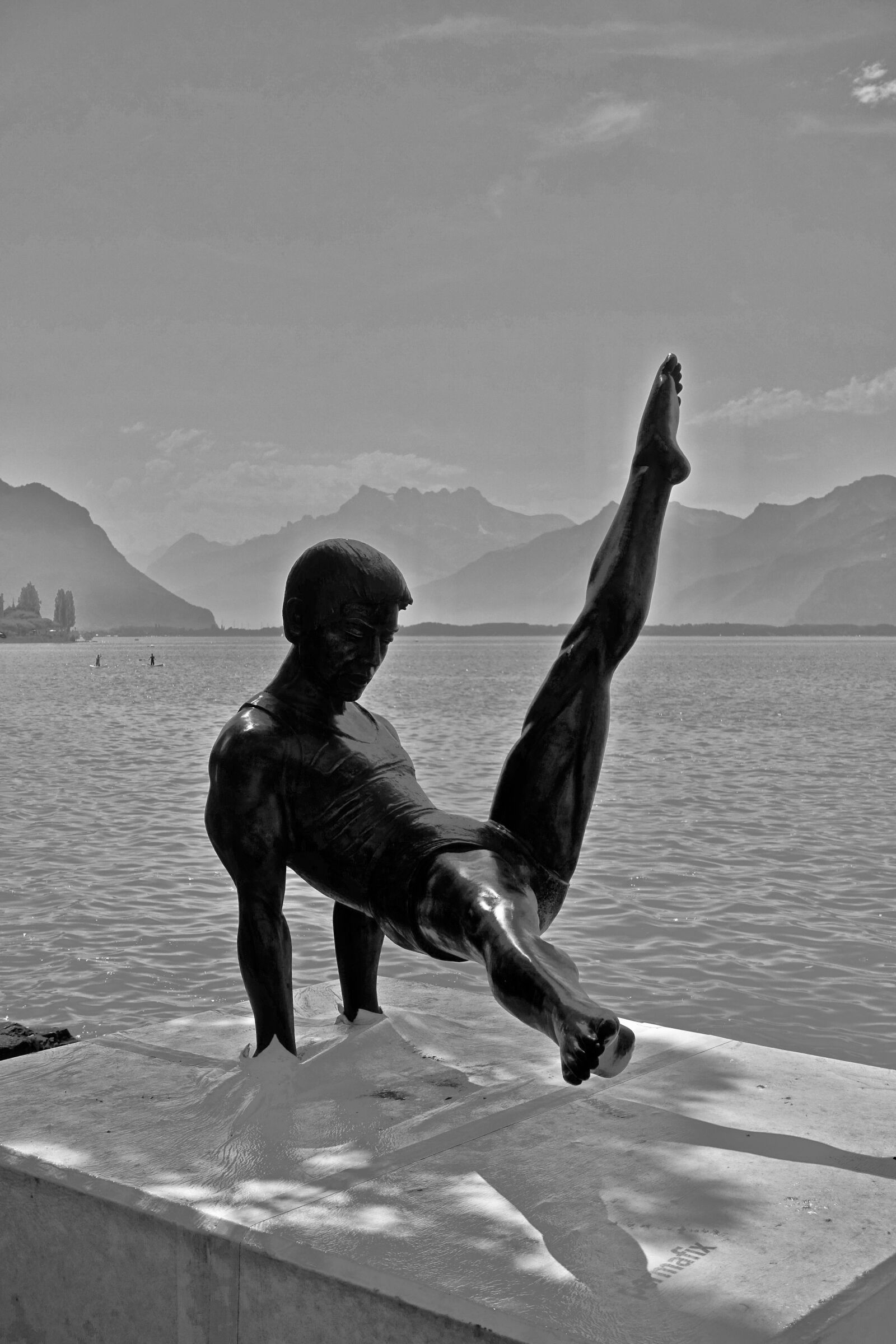 Sony Cyber-shot DSC-RX100 III sample photo. Sculpture, gymnastics, strength photography