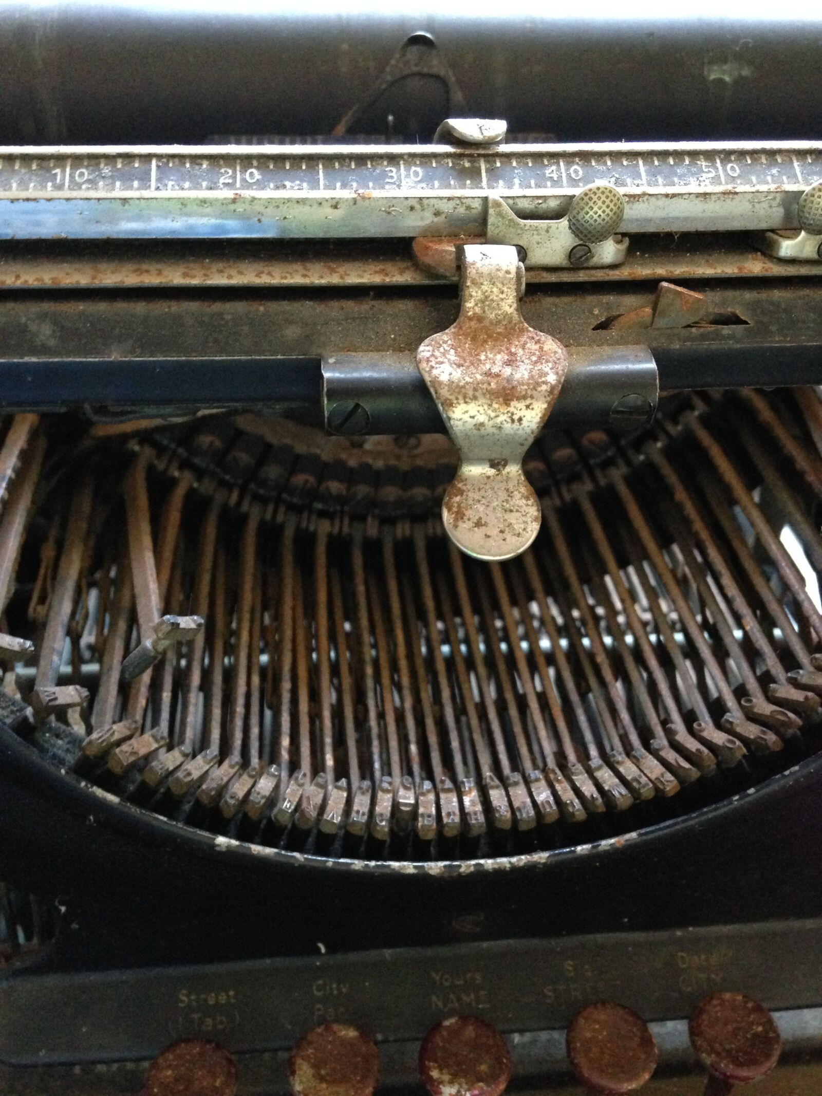 iPhone 5 back camera 4.12mm f/2.4 sample photo. Antique, typewriter, old photography