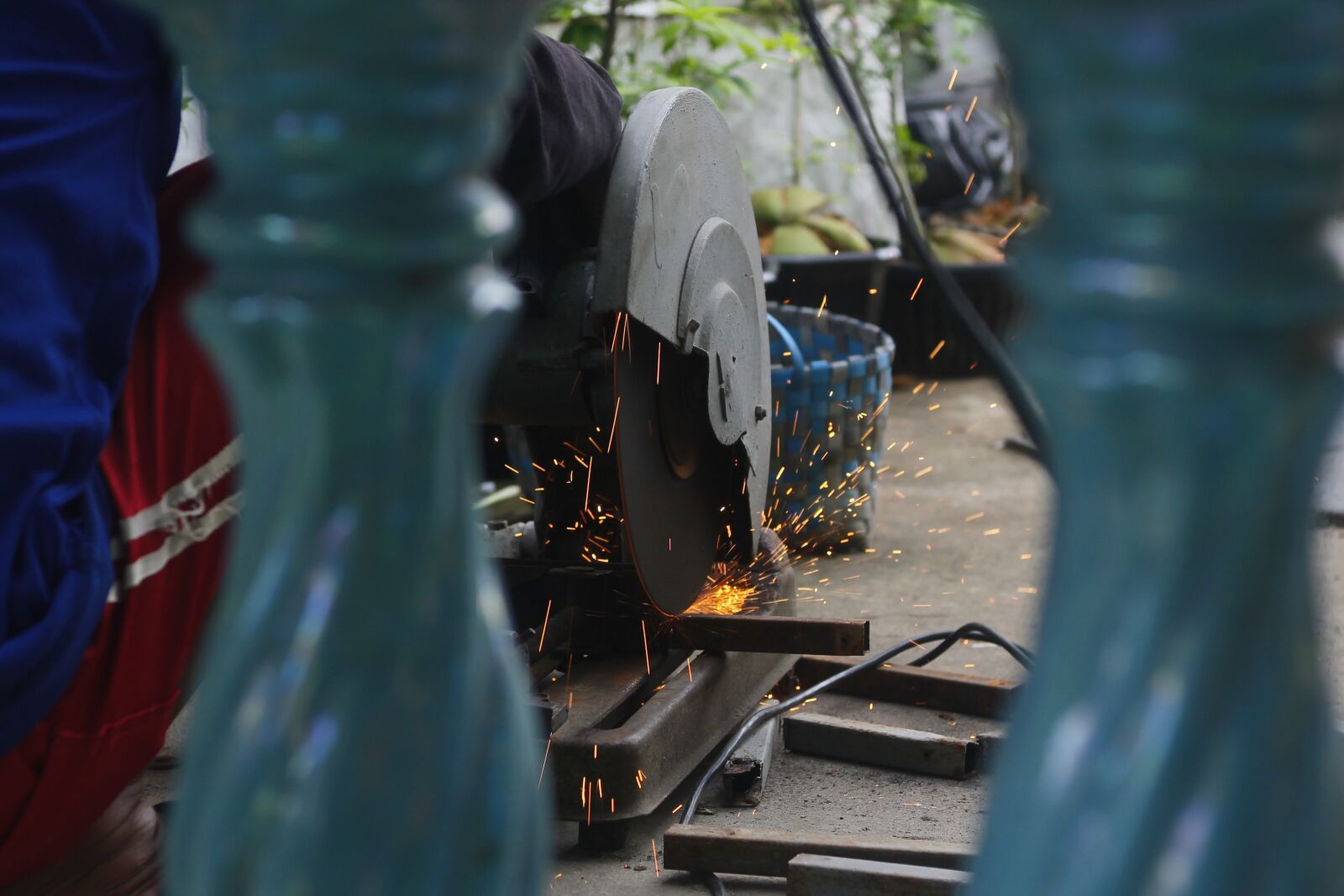 Canon EOS 1100D (EOS Rebel T3 / EOS Kiss X50) sample photo. Mechanic, steel cut, steel photography