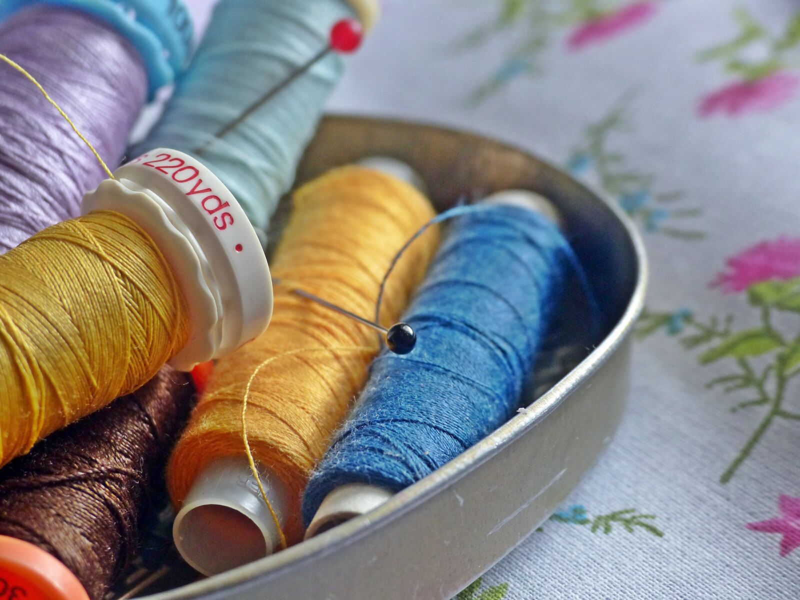 Panasonic Lumix DMC-FZ200 sample photo. Sewing thread, sew, yarn photography