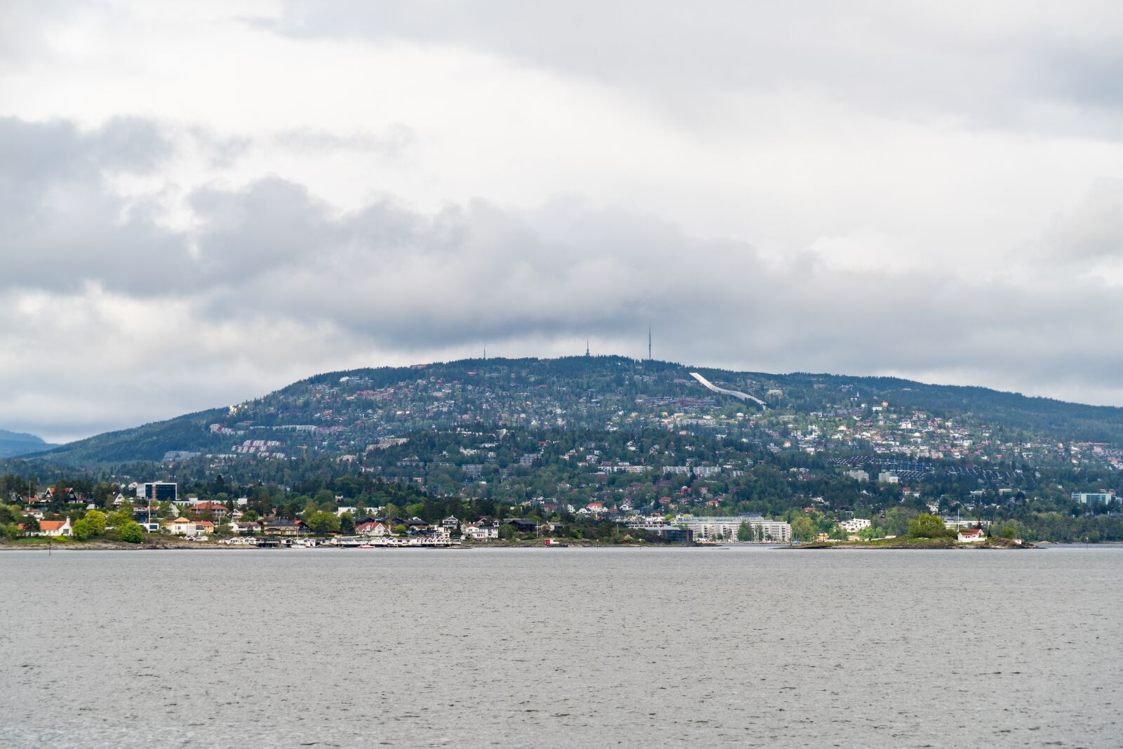 Sony a7R II + Sony FE 24-240mm F3.5-6.3 OSS sample photo. Mountain, landscape, city photography
