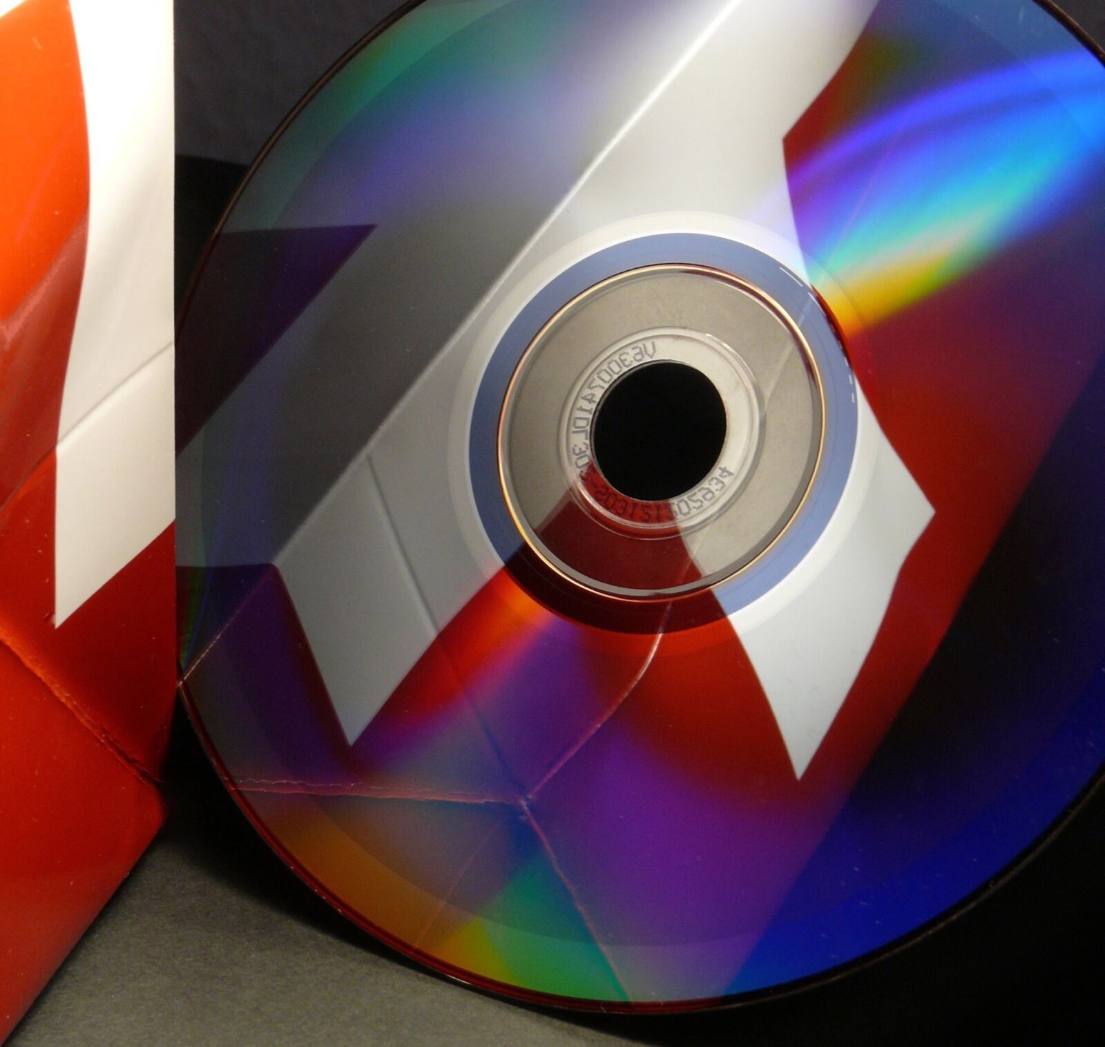 Leica V-LUX 1 sample photo. Dvd, cd, disk photography