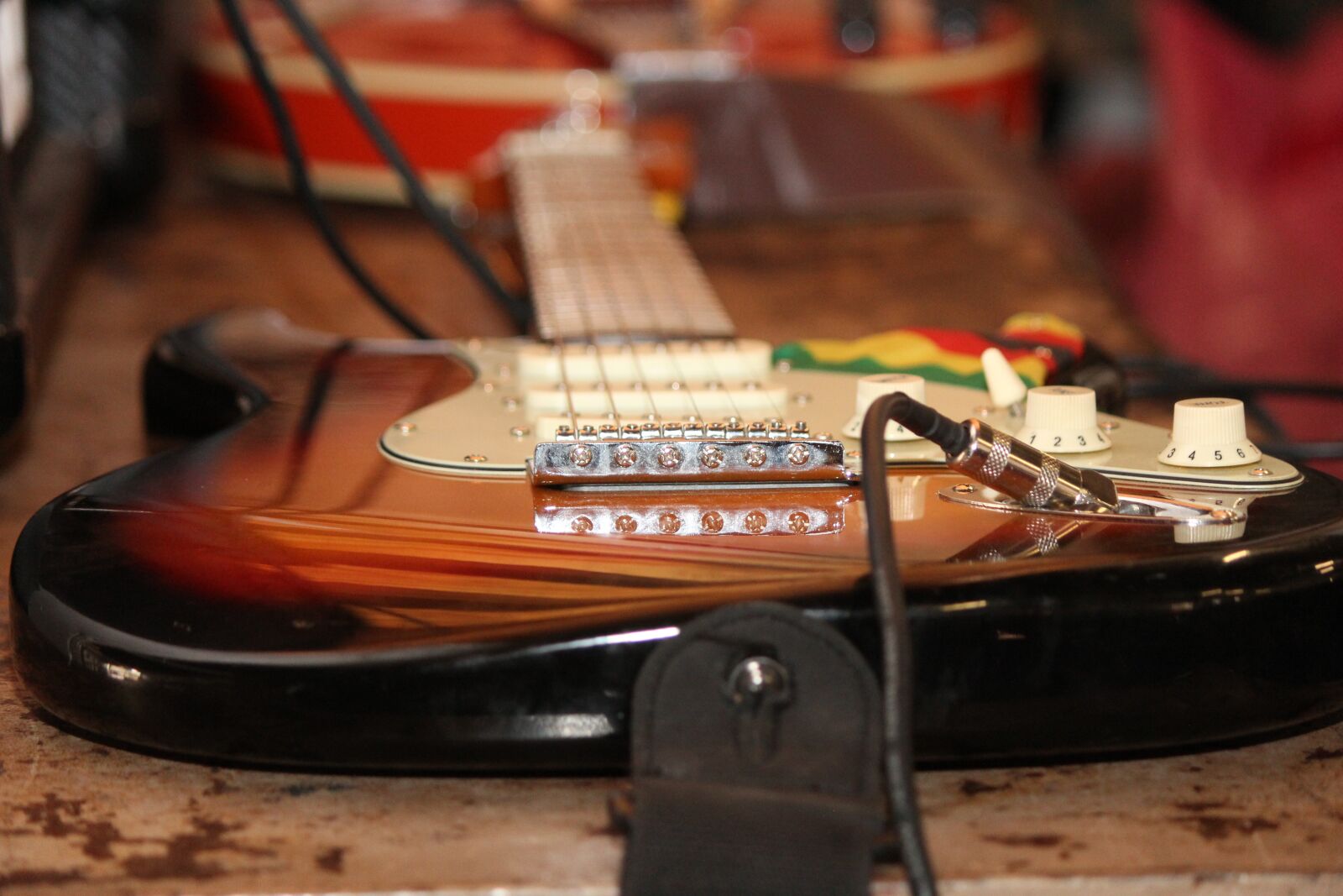 Canon EOS 600D (Rebel EOS T3i / EOS Kiss X5) sample photo. Music, guitar, instrument photography