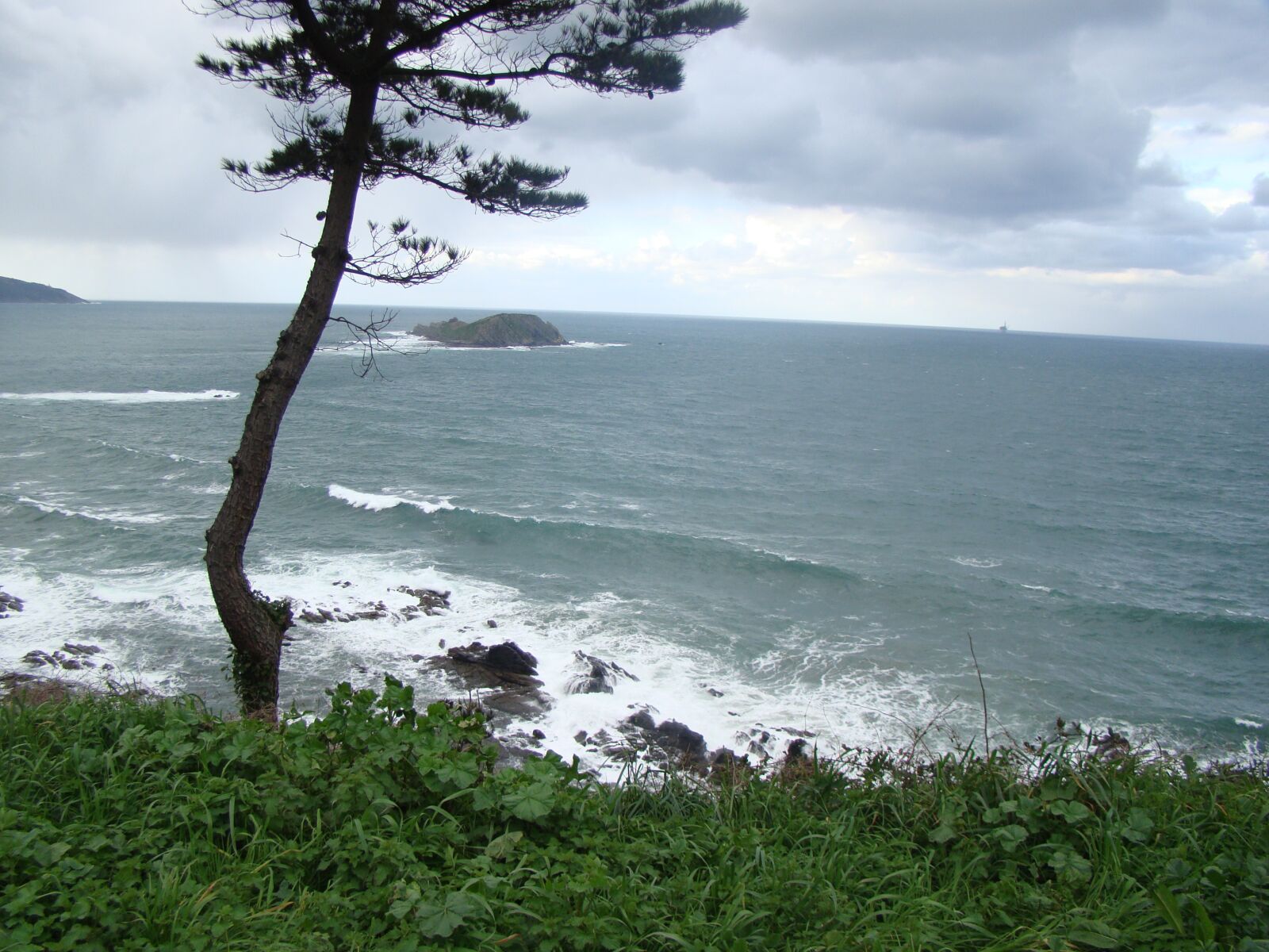 Sony Cyber-shot DSC-H50 sample photo. Basque, sea, laida beach photography
