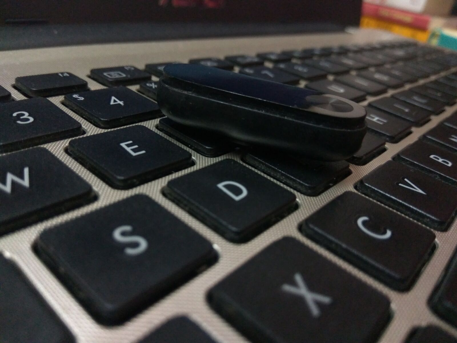 Xiaomi Redmi Note 3 sample photo. Keyboard photography
