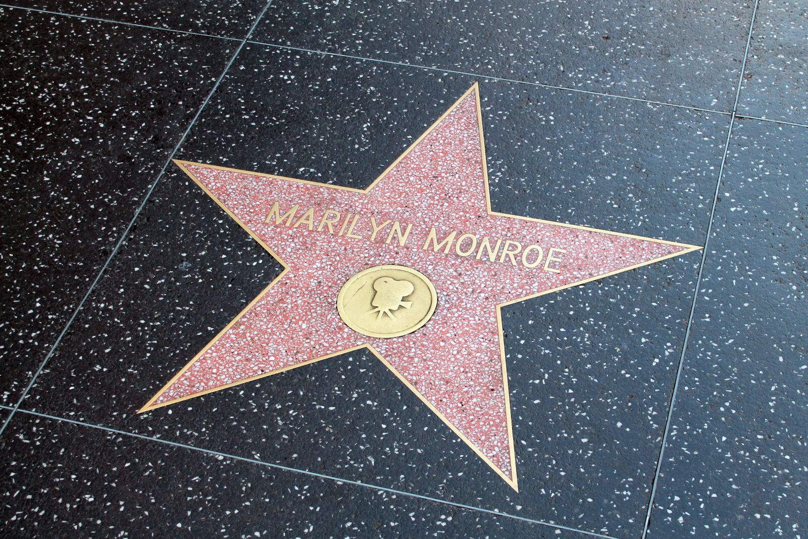 Canon EOS 1100D (EOS Rebel T3 / EOS Kiss X50) sample photo. Hollywood, los angeles, walk photography