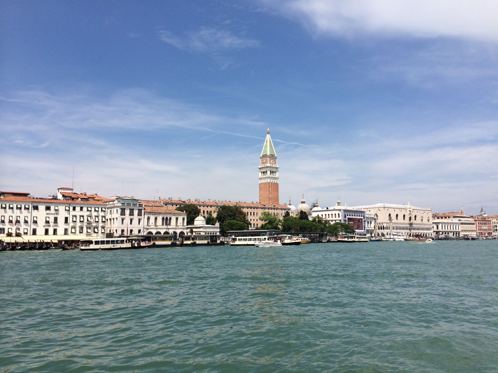 iPhone 5s back camera 4.12mm f/2.2 sample photo. Venice, doge's palace, sea photography