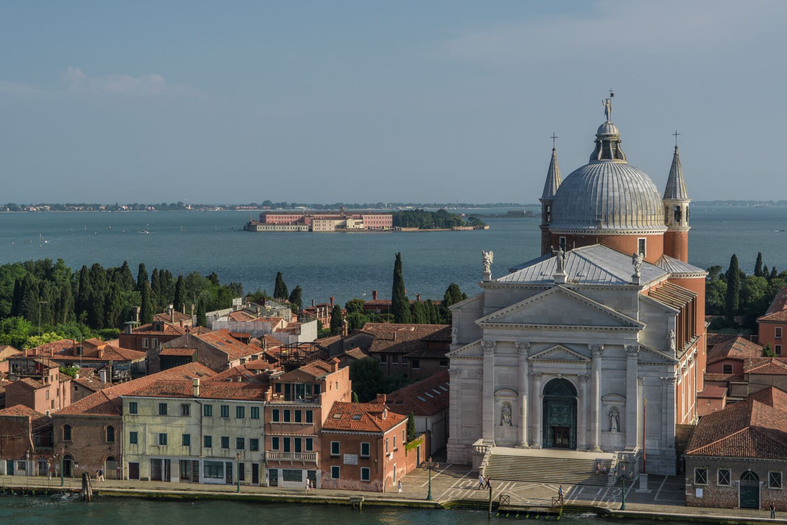 Sony a7R II + Sony FE 24-240mm F3.5-6.3 OSS sample photo. Venice, italy, coastline photography