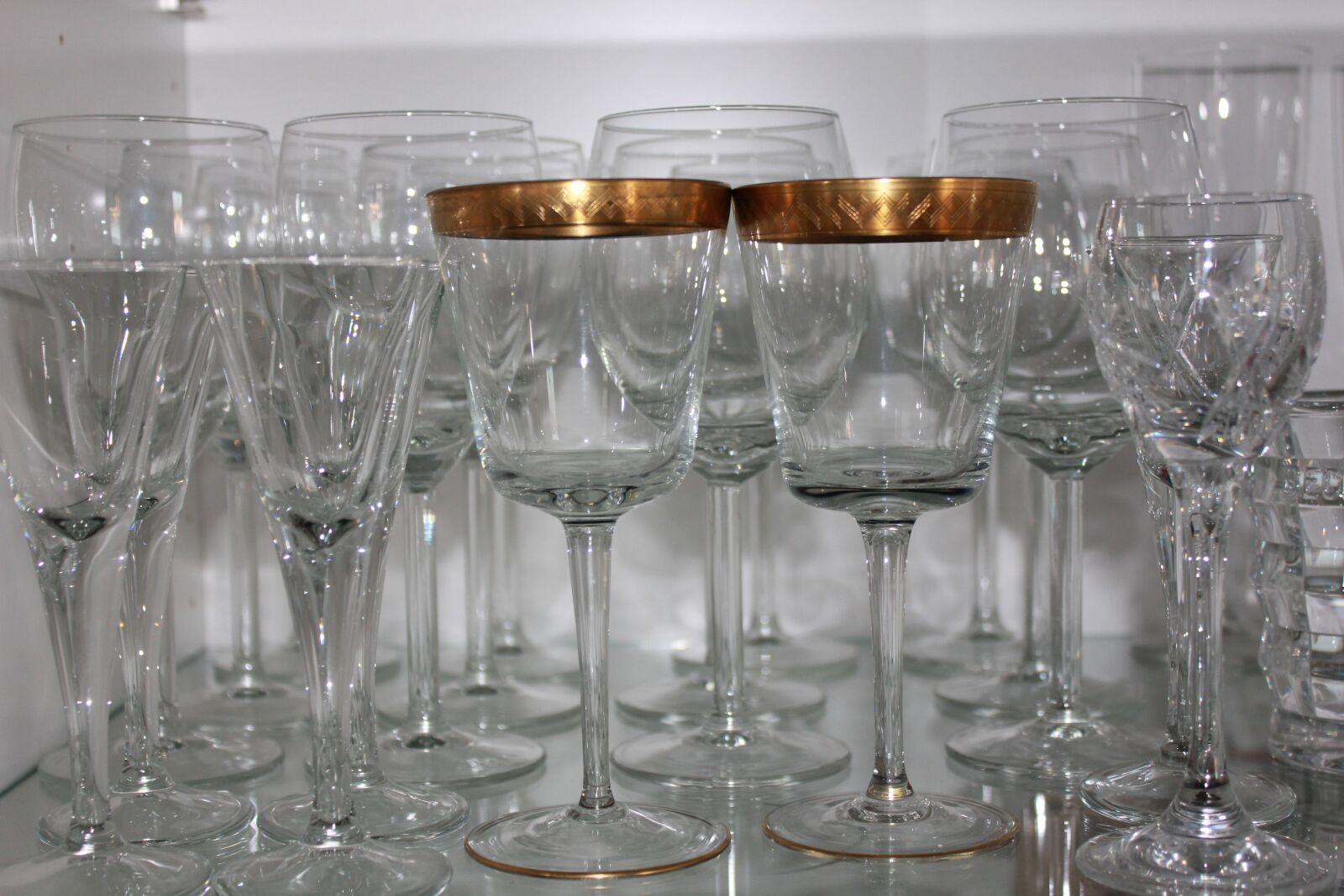 Canon EOS 550D (EOS Rebel T2i / EOS Kiss X4) sample photo. Glass, stemware, gold photography