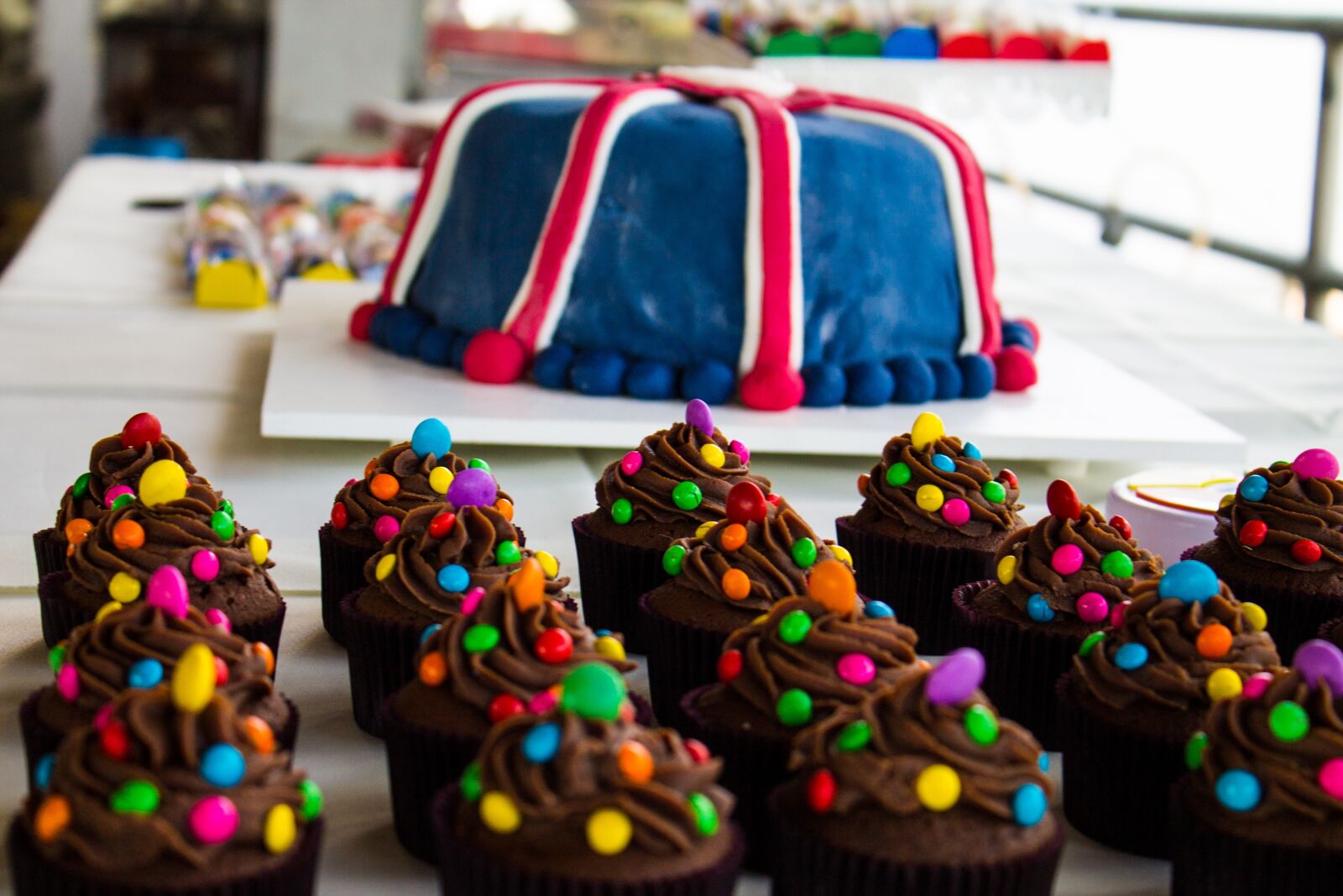 Canon EOS 1100D (EOS Rebel T3 / EOS Kiss X50) sample photo. Cake, sweet, party photography