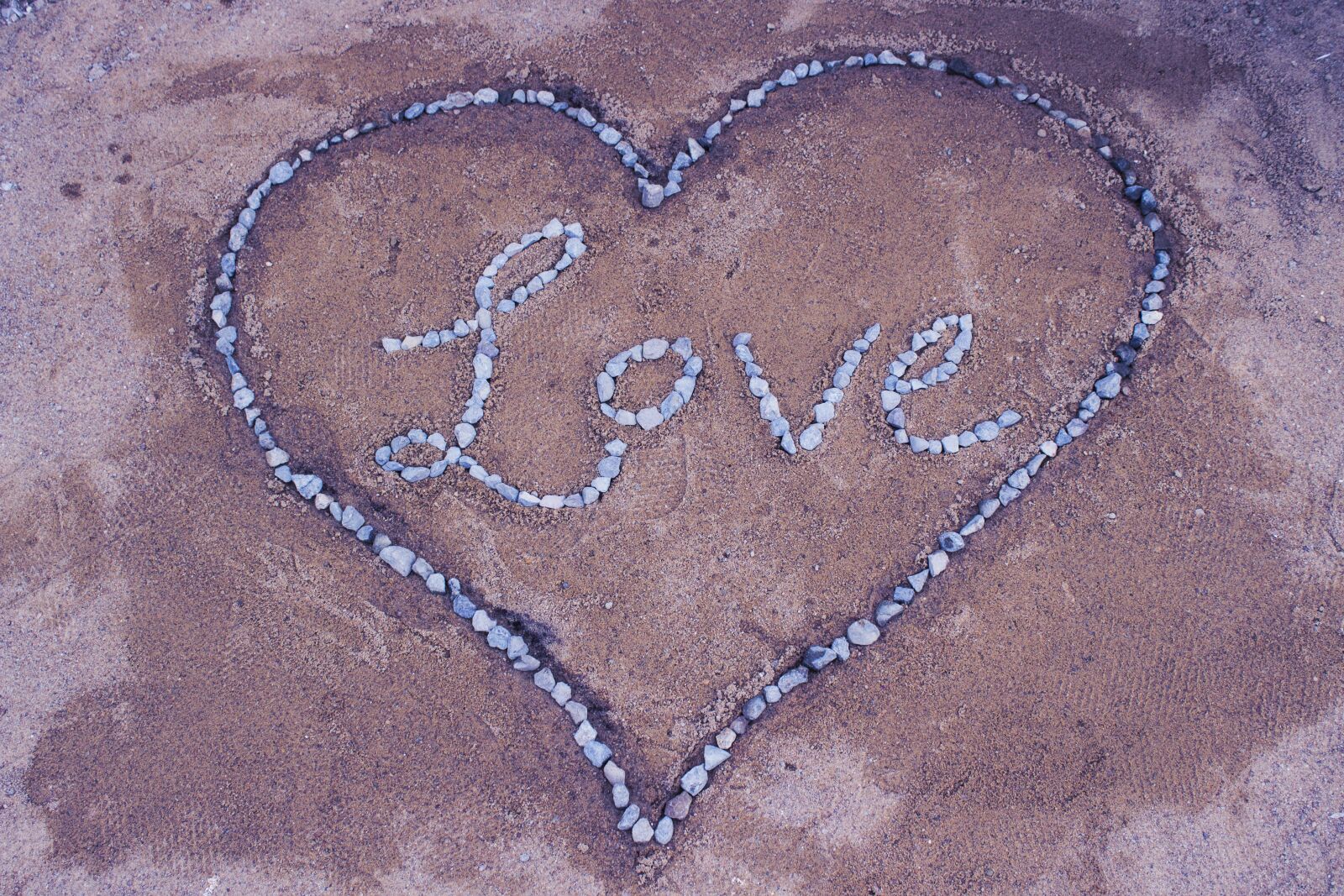 Canon EOS 700D (EOS Rebel T5i / EOS Kiss X7i) sample photo. Heart, heart shape, sand photography