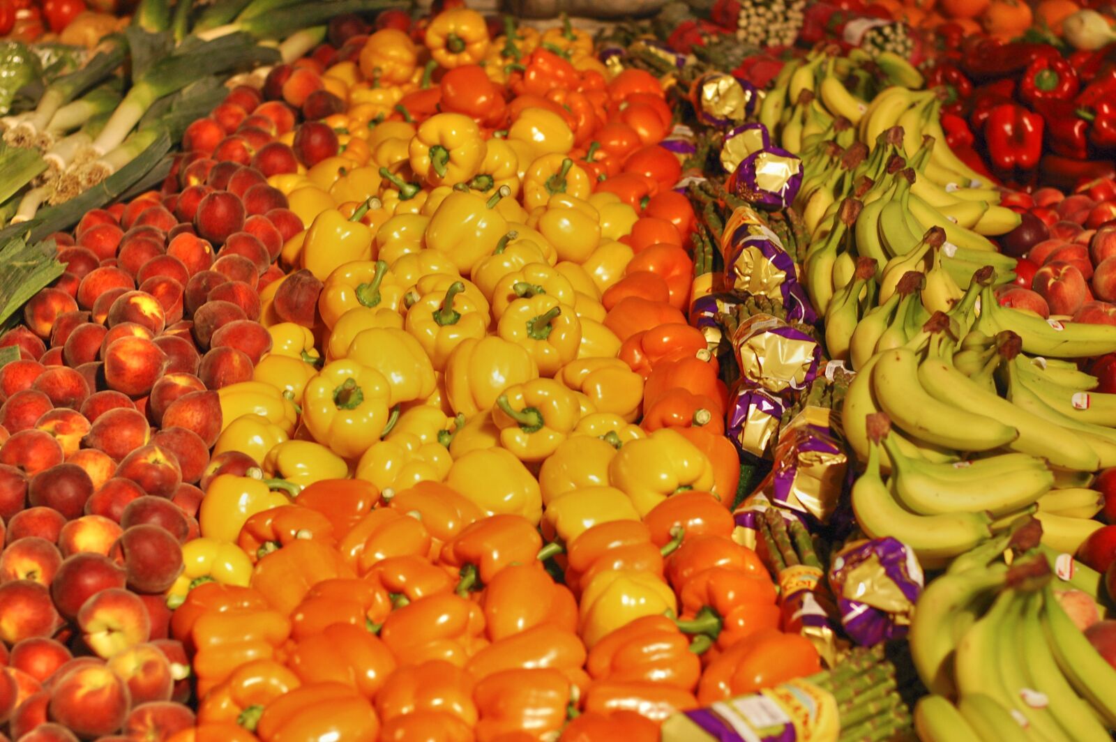 Nikon D40 sample photo. Greengrocers, fruit, banana photography