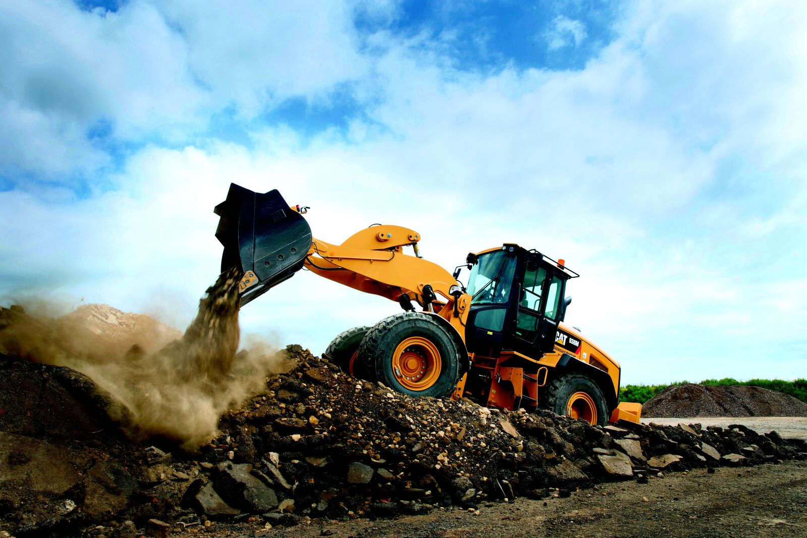 Canon EOS-1D X + Canon EF 24-70mm F2.8L II USM sample photo. Wheel loader, wheel, cat photography