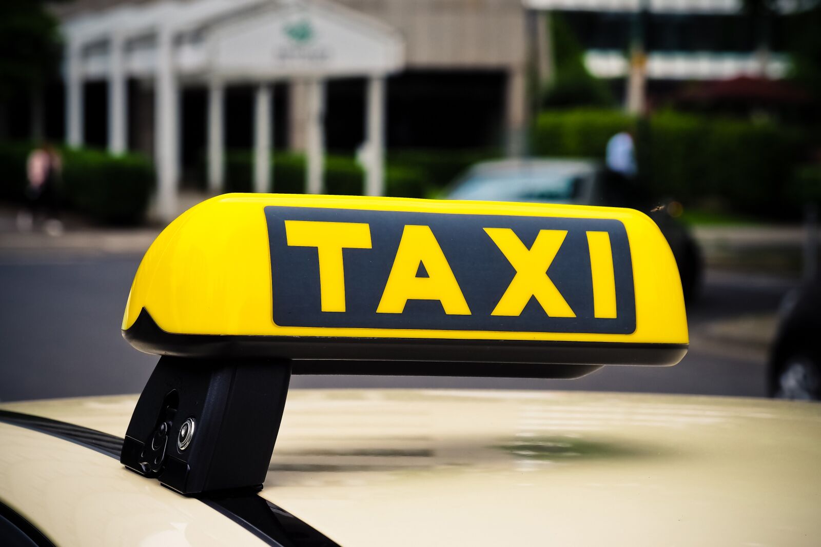 Olympus OM-D E-M10 sample photo. Taxi, shield, auto photography