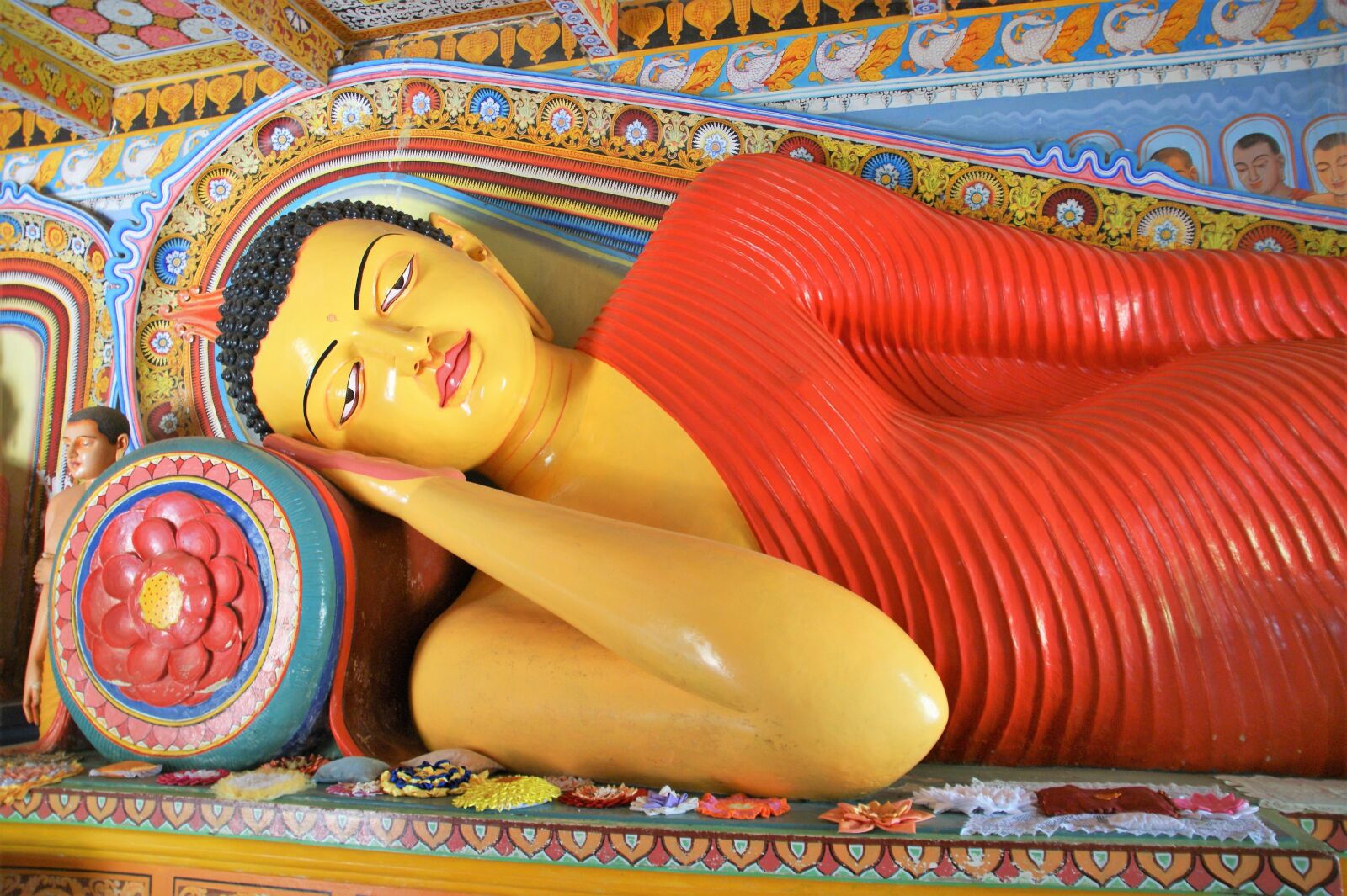 Sony Alpha DSLR-A350 sample photo. Buddha, temple, pattern photography