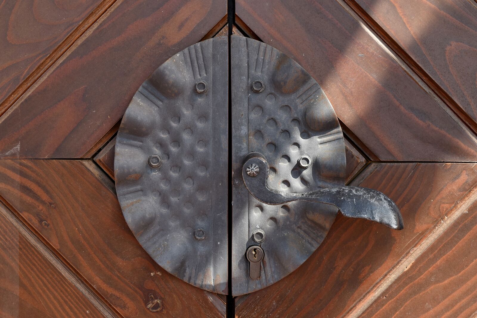 Nikon D5500 sample photo. Old, iron, steel, wood photography