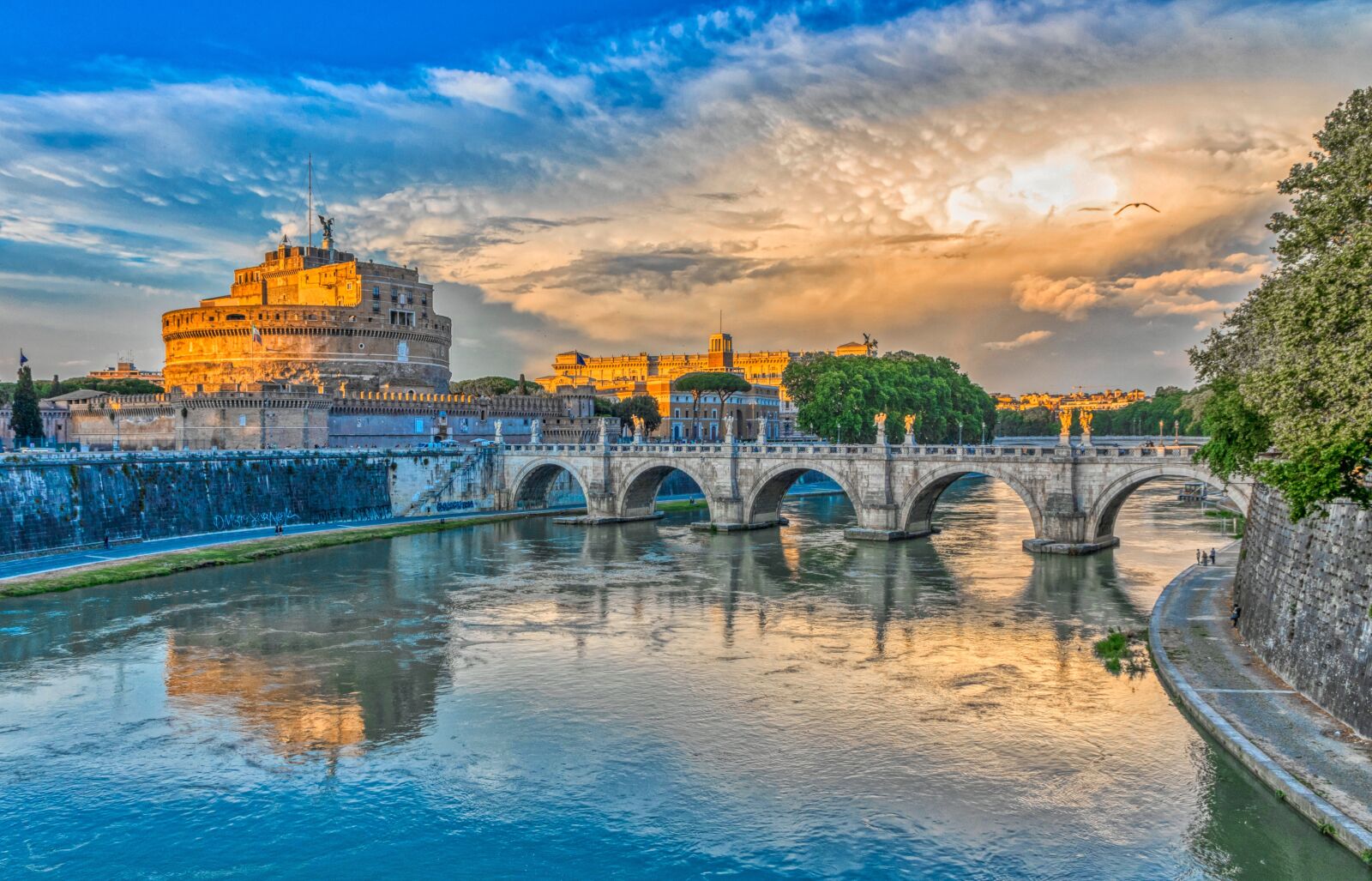 Canon EOS 7D Mark II + Canon EF-S 15-85mm F3.5-5.6 IS USM sample photo. Rome, bridge of angels photography