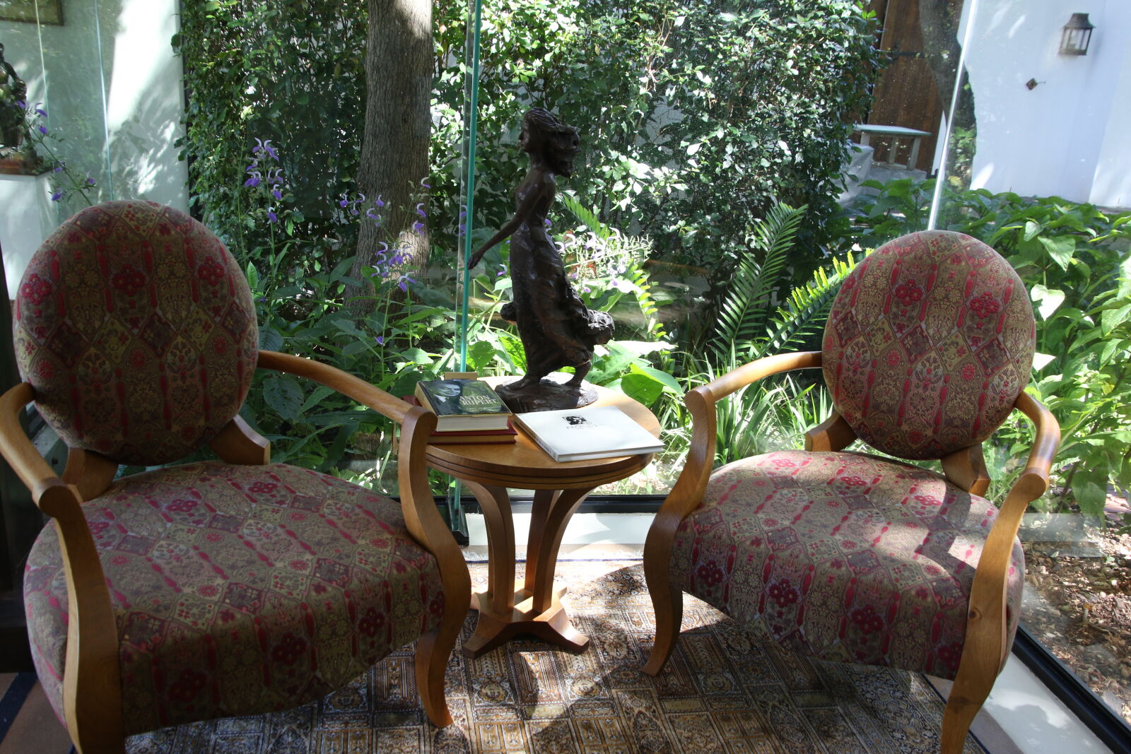 Canon EOS 7D Mark II sample photo. Chairs, garden, peaceful, rest photography